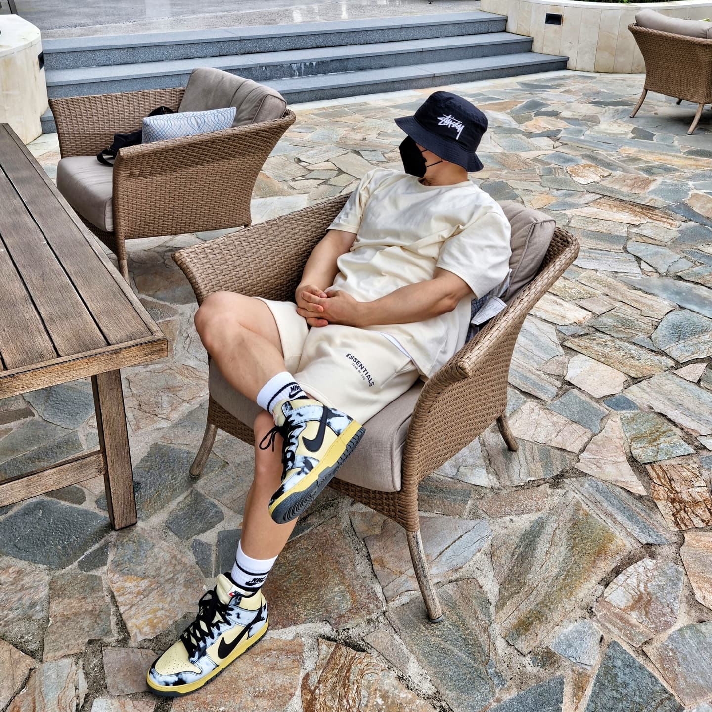 Essentials T-Shirt Cream - 21SS, Essentials Fleece Shorts Buttercream - 20SS 착용 스타일 - 1