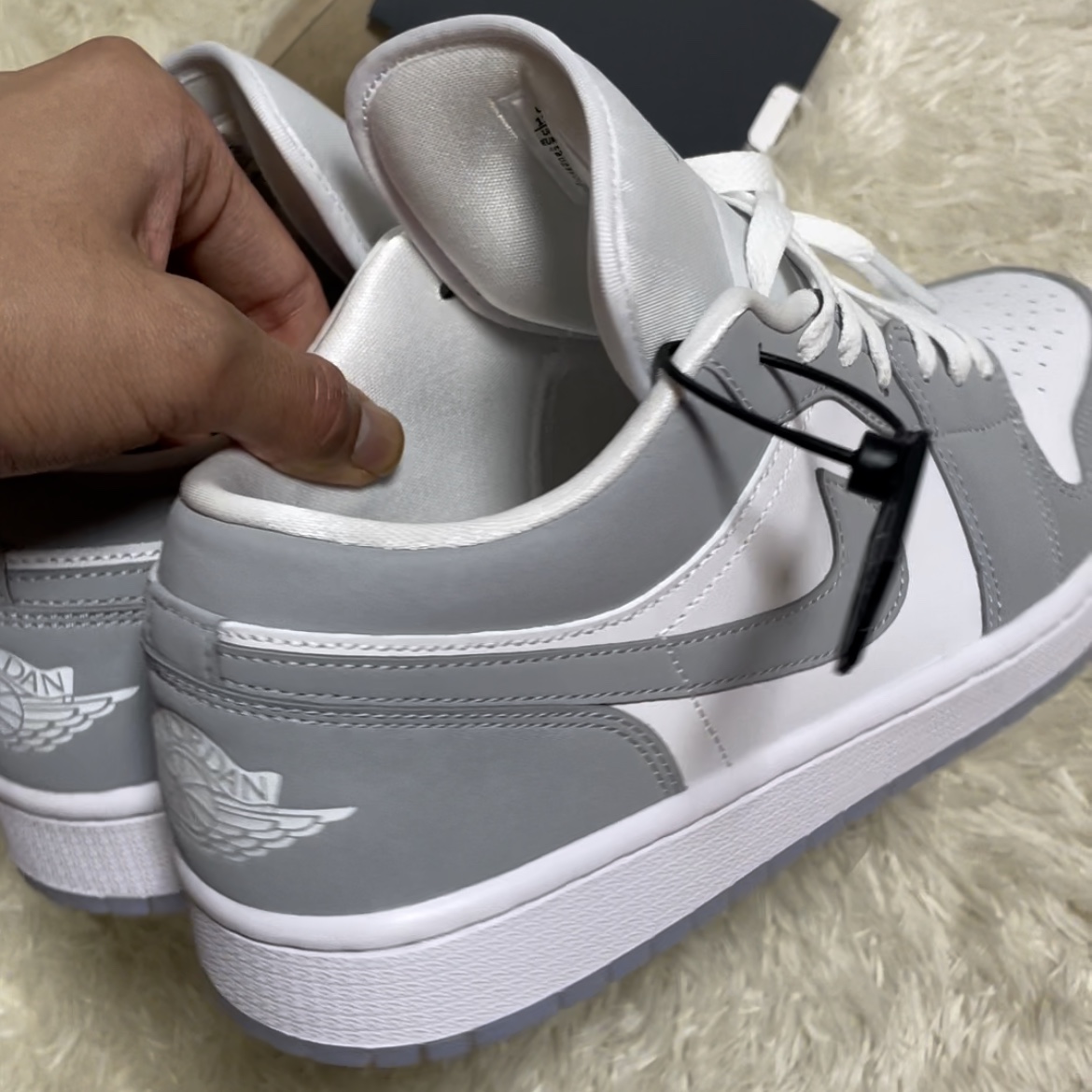 (W) Jordan 1 Low White Wolf Grey 착용 스타일 - 2