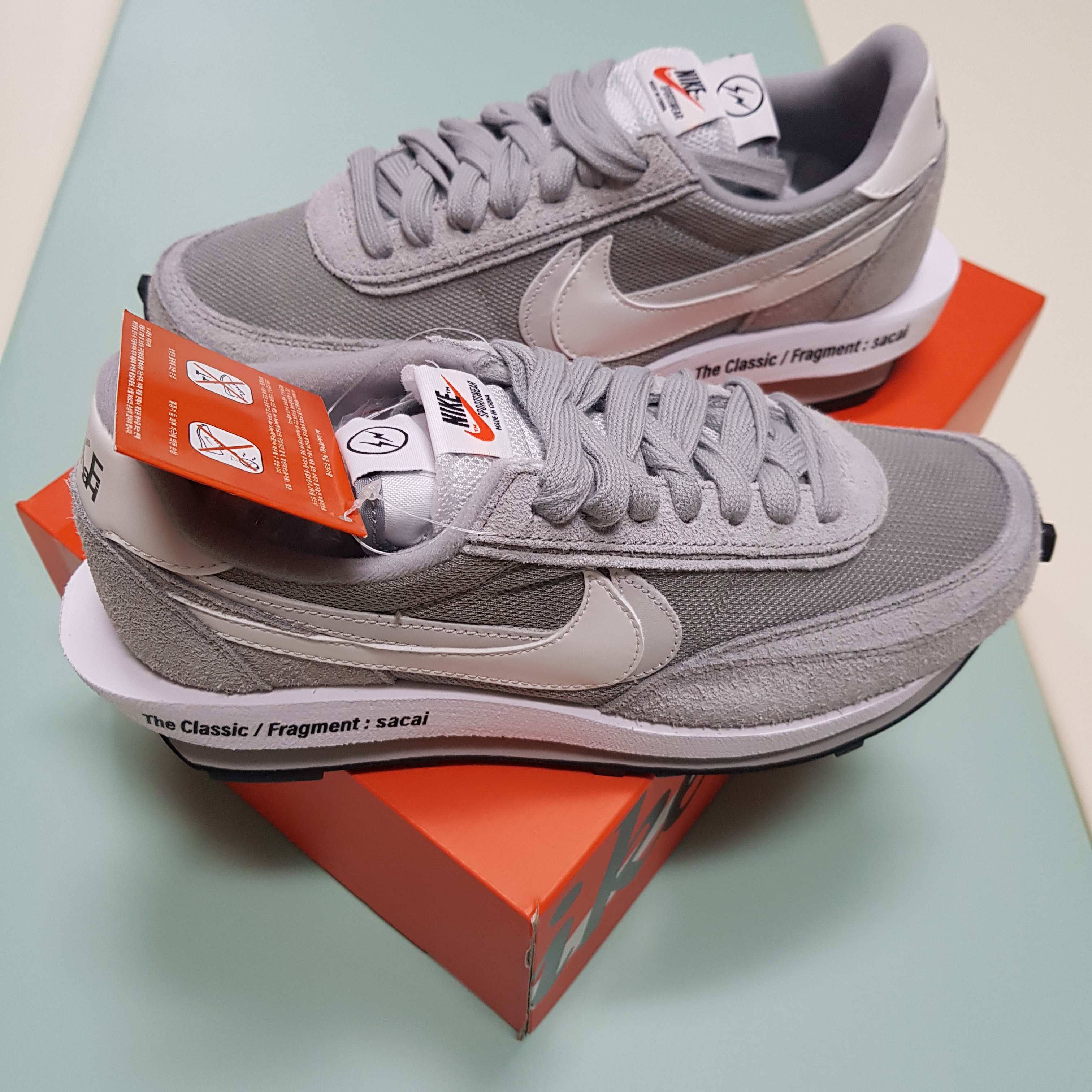 Nike x Sacai x Fragment LDWaffle Light Smoke Grey 착용 스타일 - 2