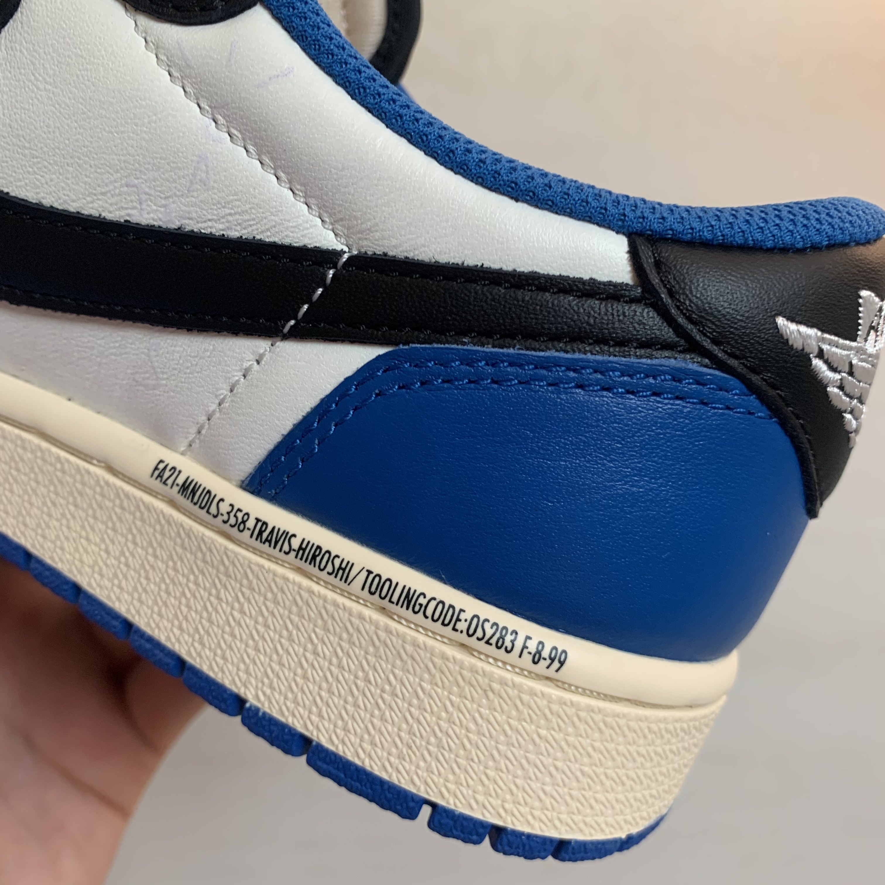Jordan 1 x Travis Scott x Fragment Retro Low OG SP Military Blue 착용 스타일 - 5