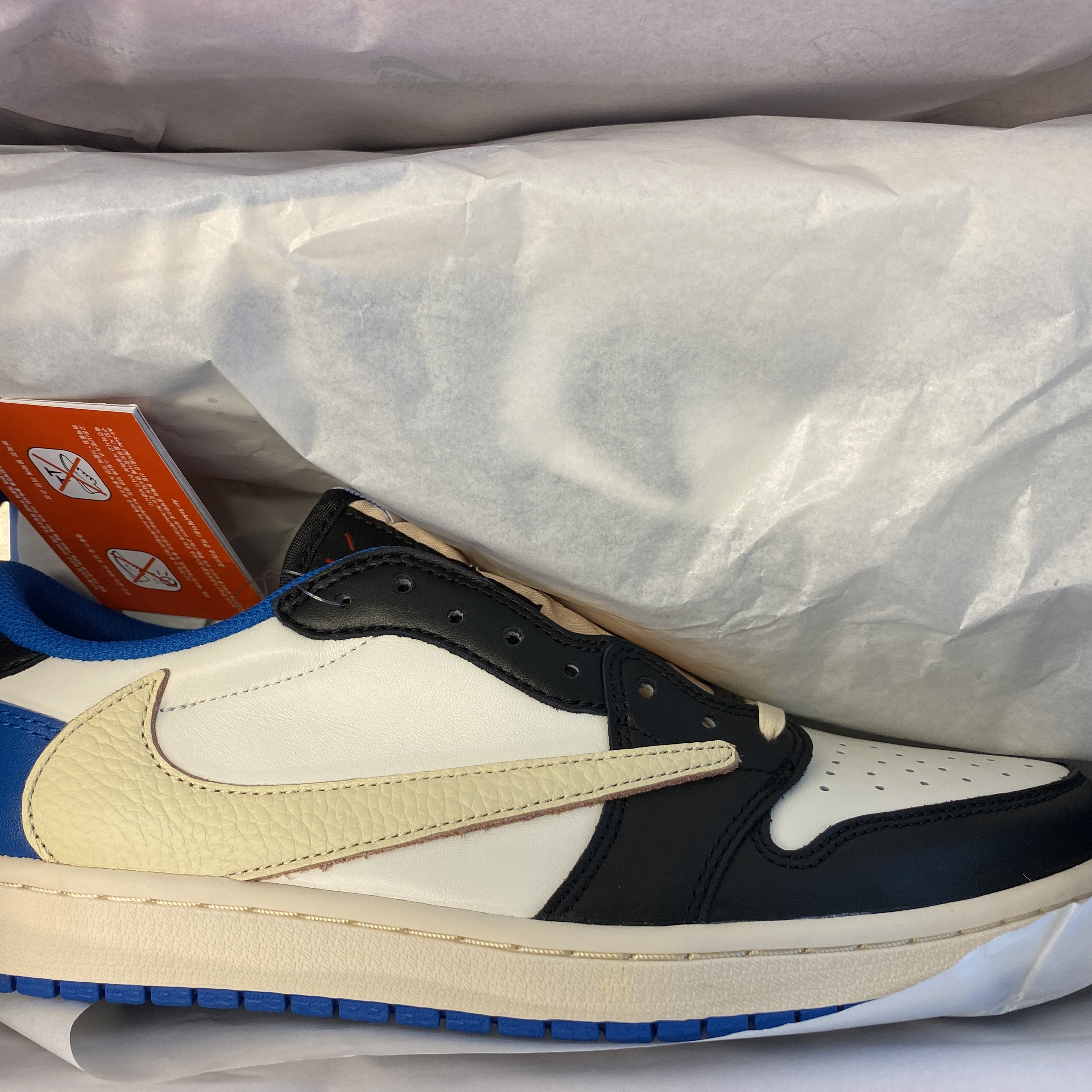 Jordan 1 x Travis Scott x Fragment Retro Low OG SP Military Blue 착용 스타일 - 3