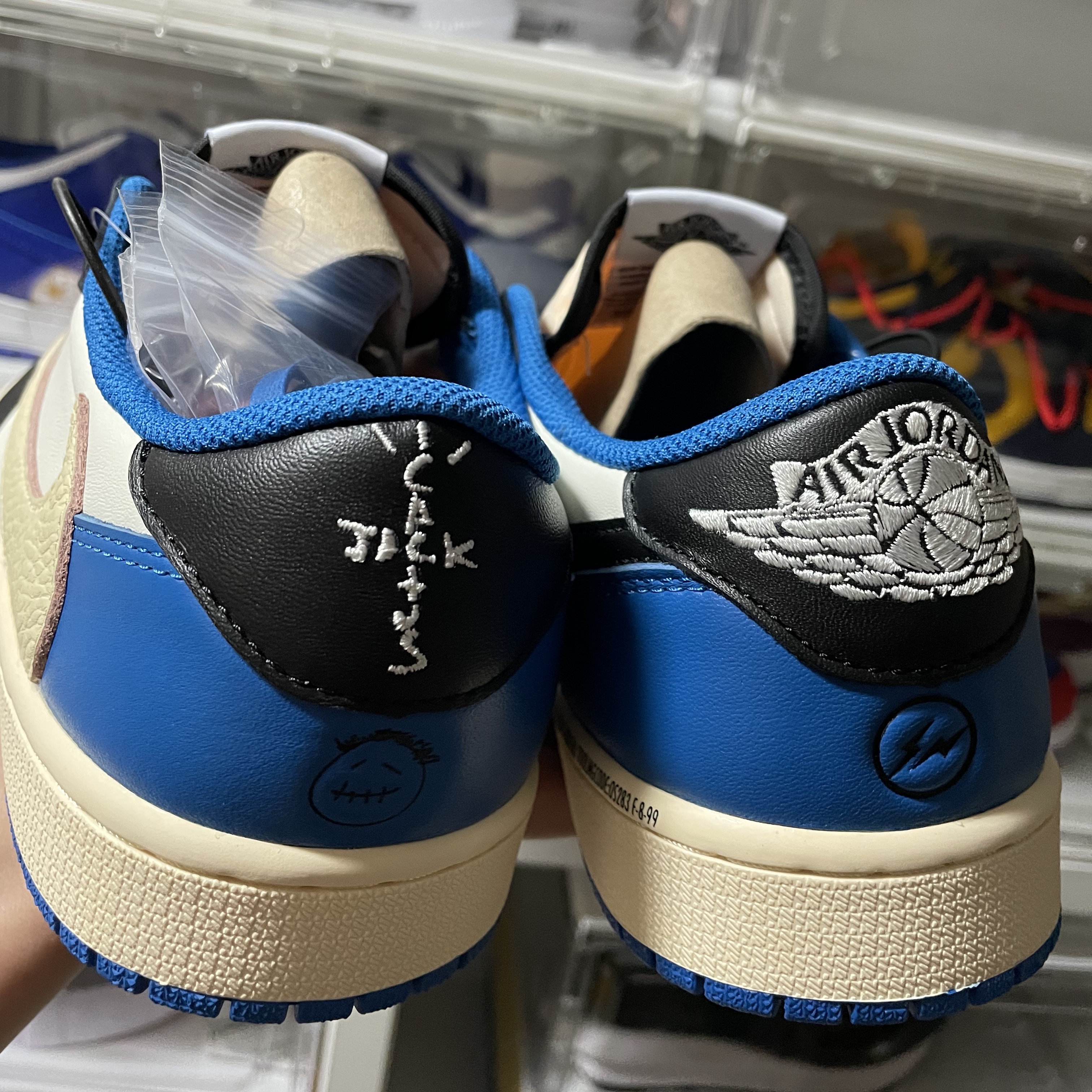Jordan 1 x Travis Scott x Fragment Retro Low OG SP Military Blue 착용 스타일 - 2