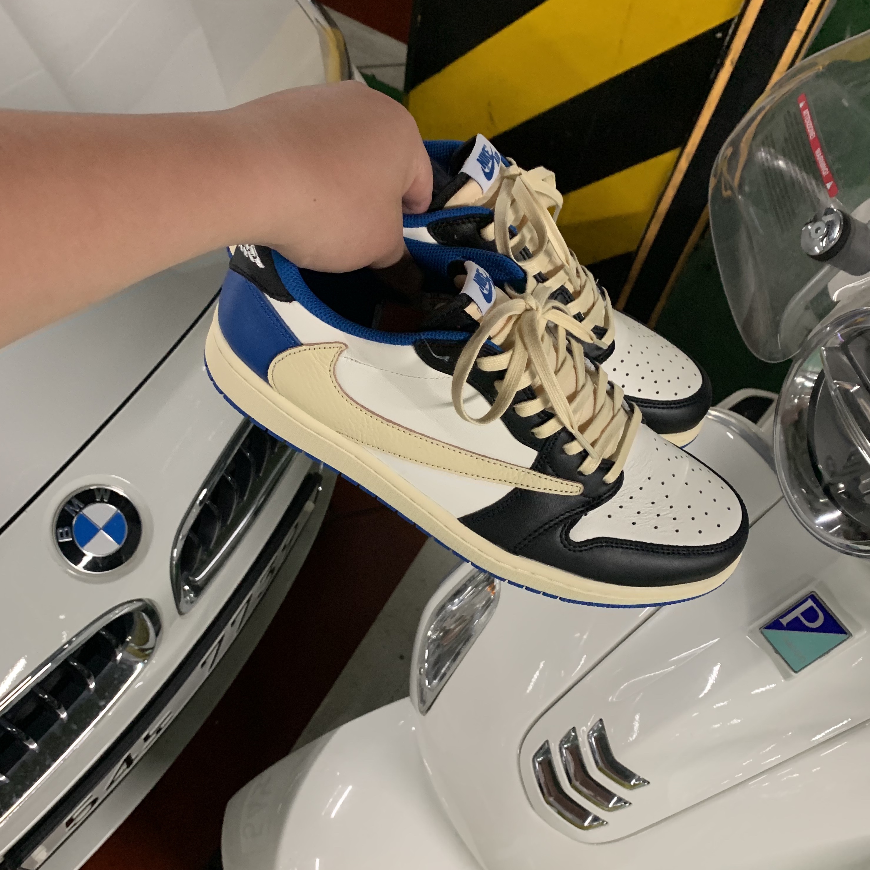 Jordan 1 x Travis Scott x Fragment Retro Low OG SP Military Blue 착용 스타일 - 2