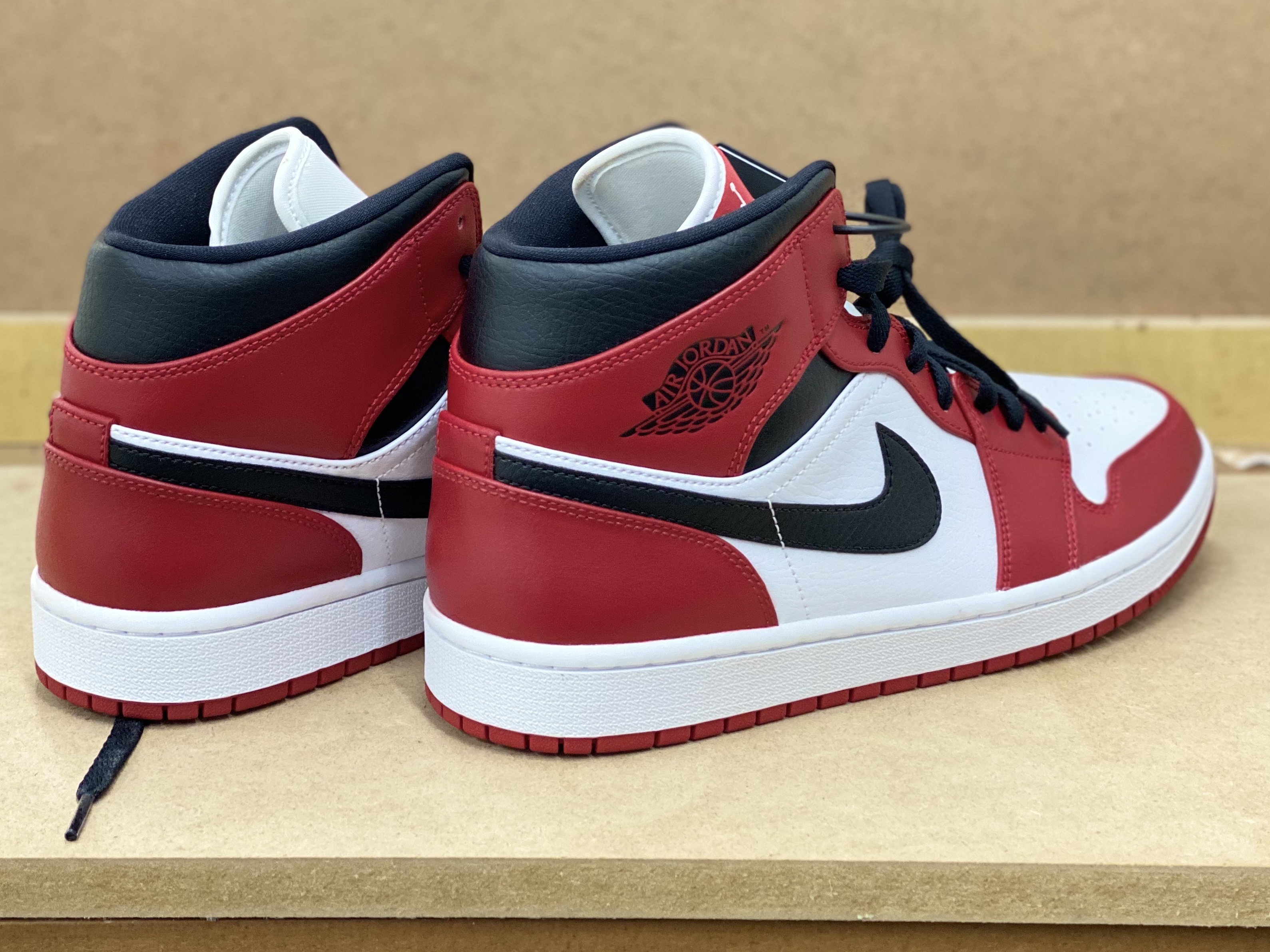 Jordan 1 Mid Chicago 2020 착용 스타일 - 2