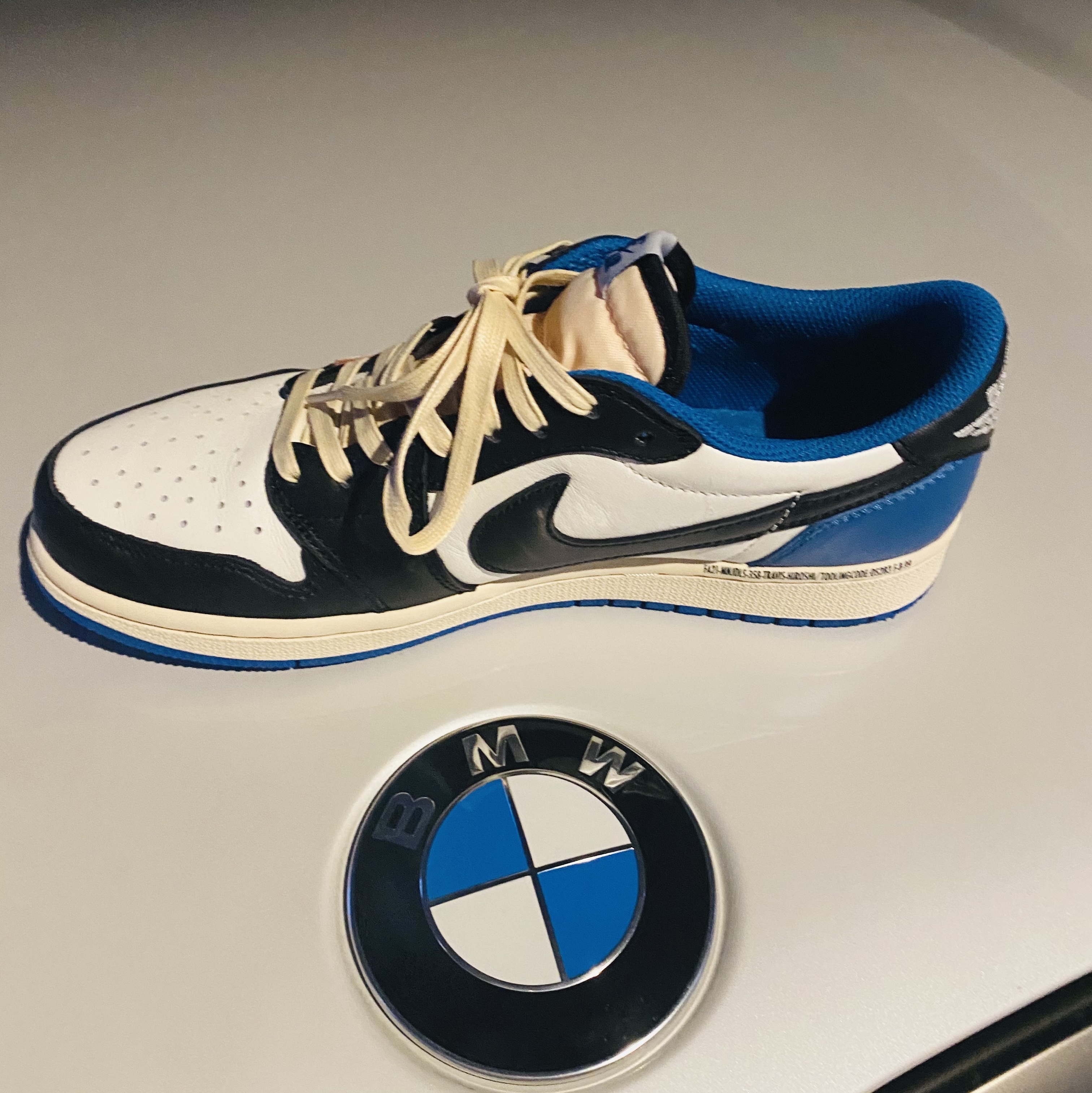 Jordan 1 x Travis Scott x Fragment Retro Low OG SP Military Blue 착용 스타일 - 2