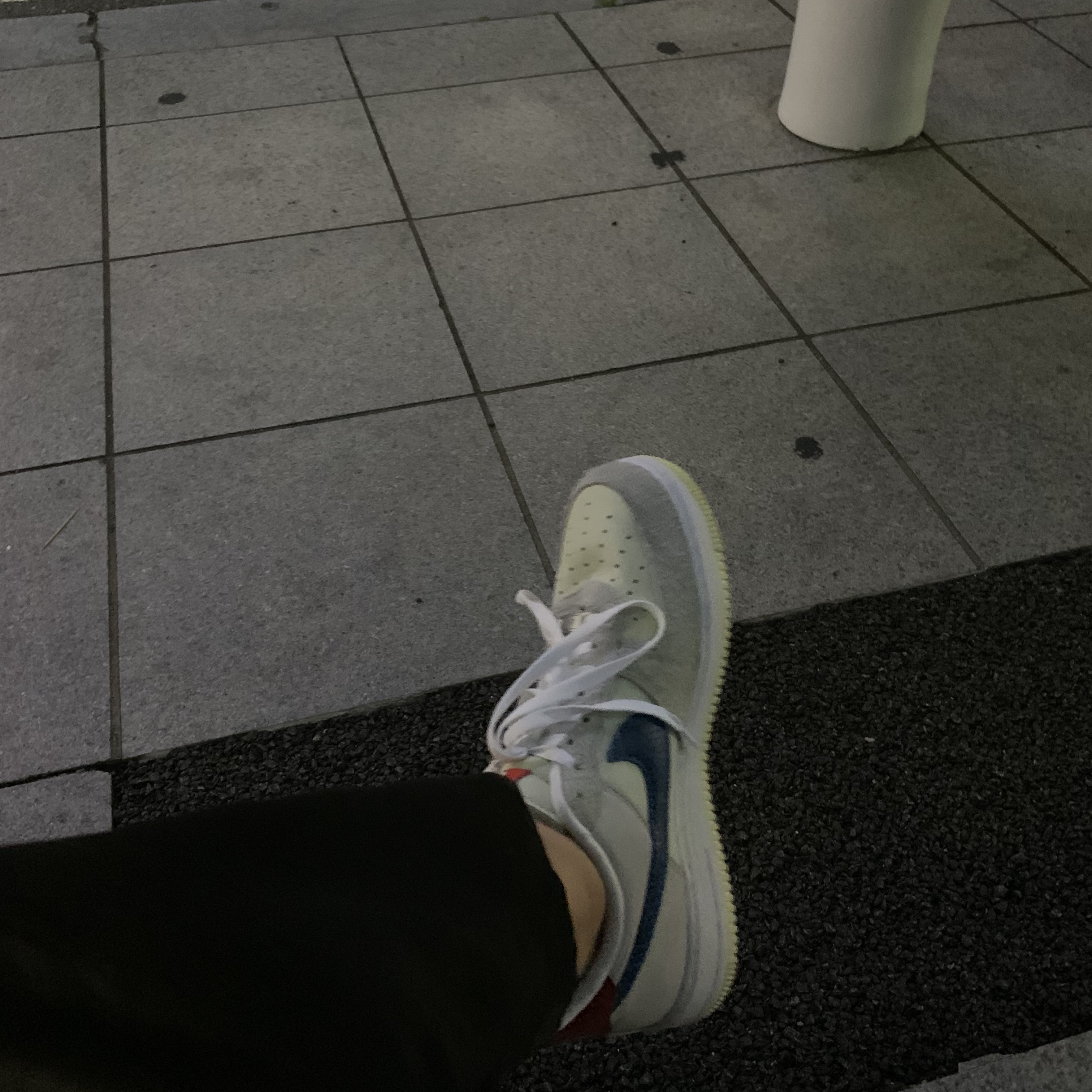 Nike x Undefeated Air Force 1 Low SP 5 On It 착용 스타일 - 1