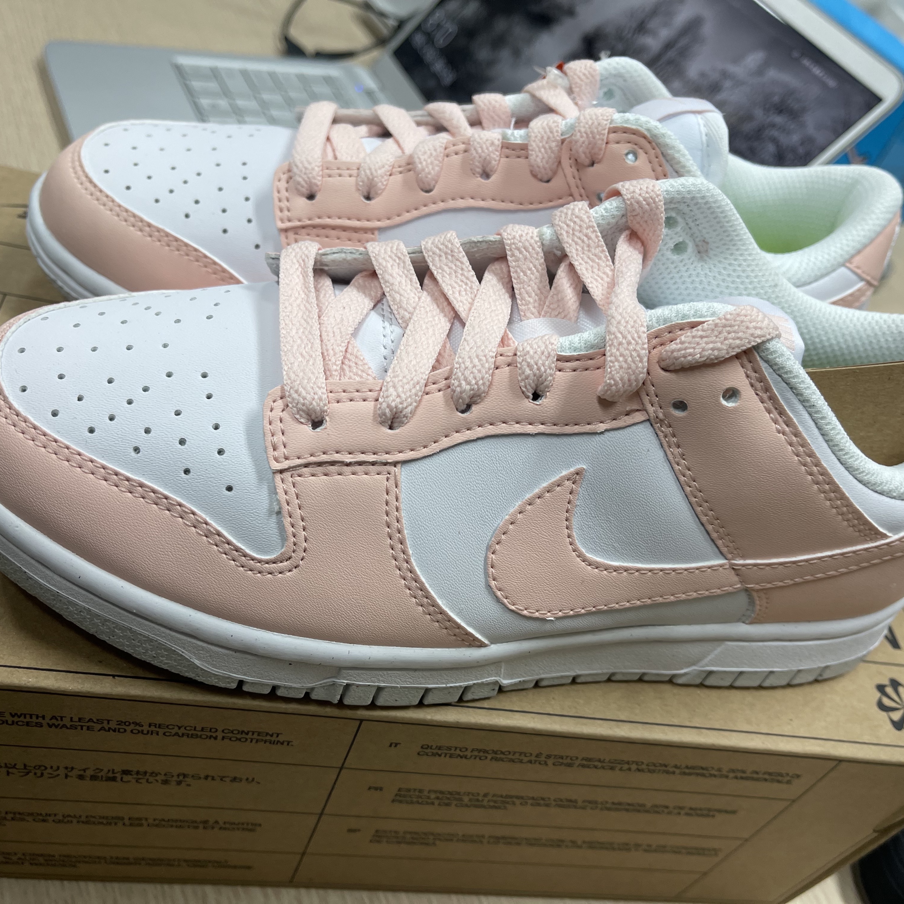 (W) Nike Dunk Low Next Nature Pale Coral 착용 스타일 - 1