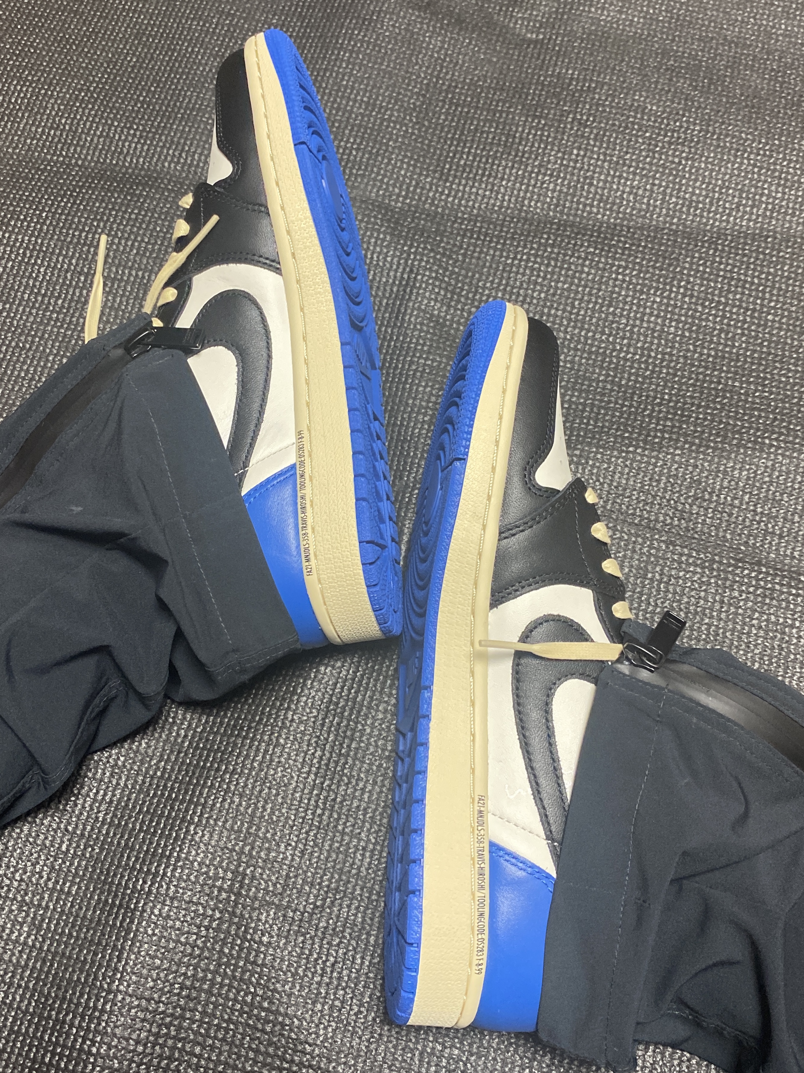 Jordan 1 x Travis Scott x Fragment Retro Low OG SP Military Blue 착용 스타일