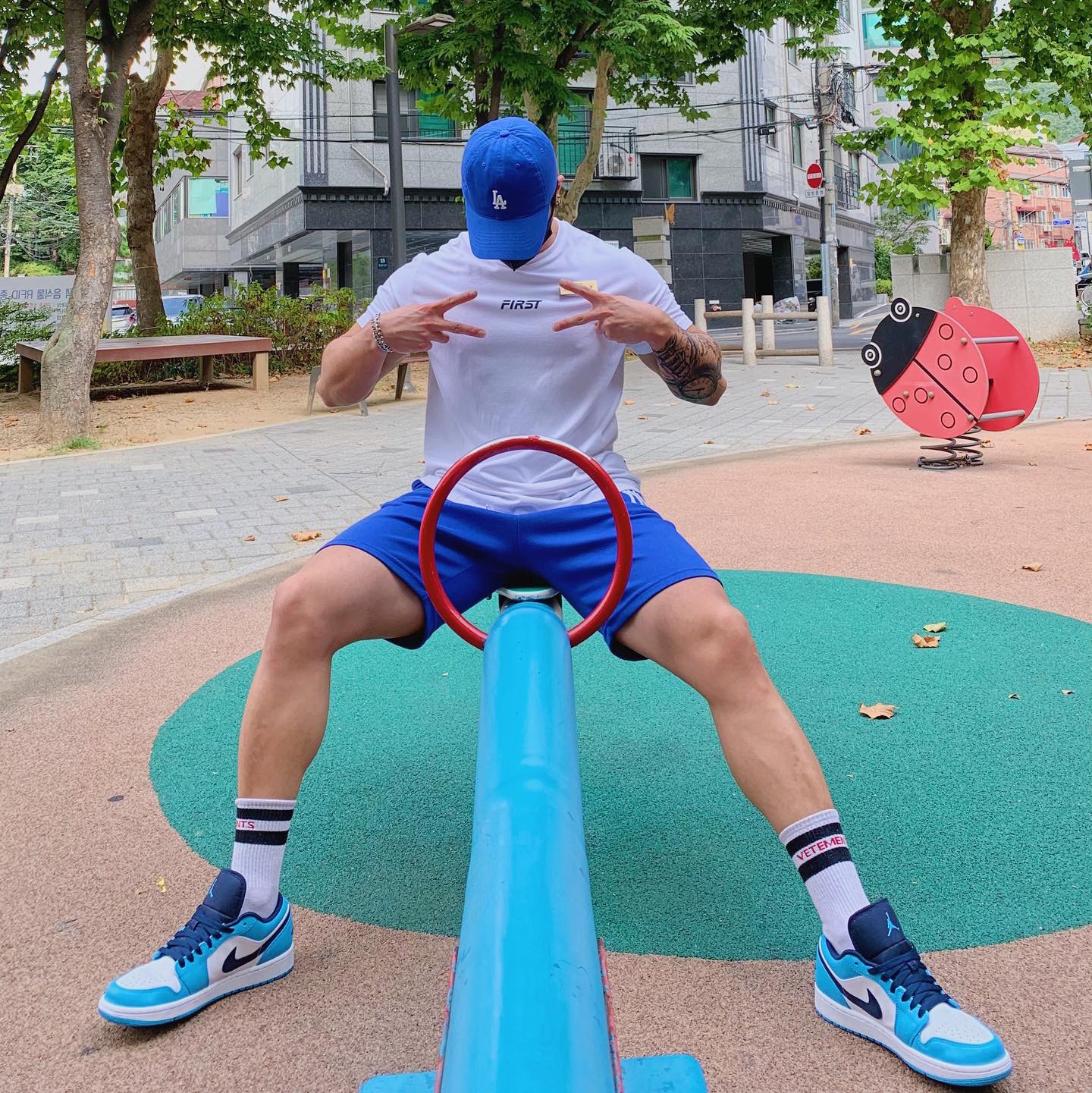 Jordan 1 Low Dark Powder Blue 착용 스타일