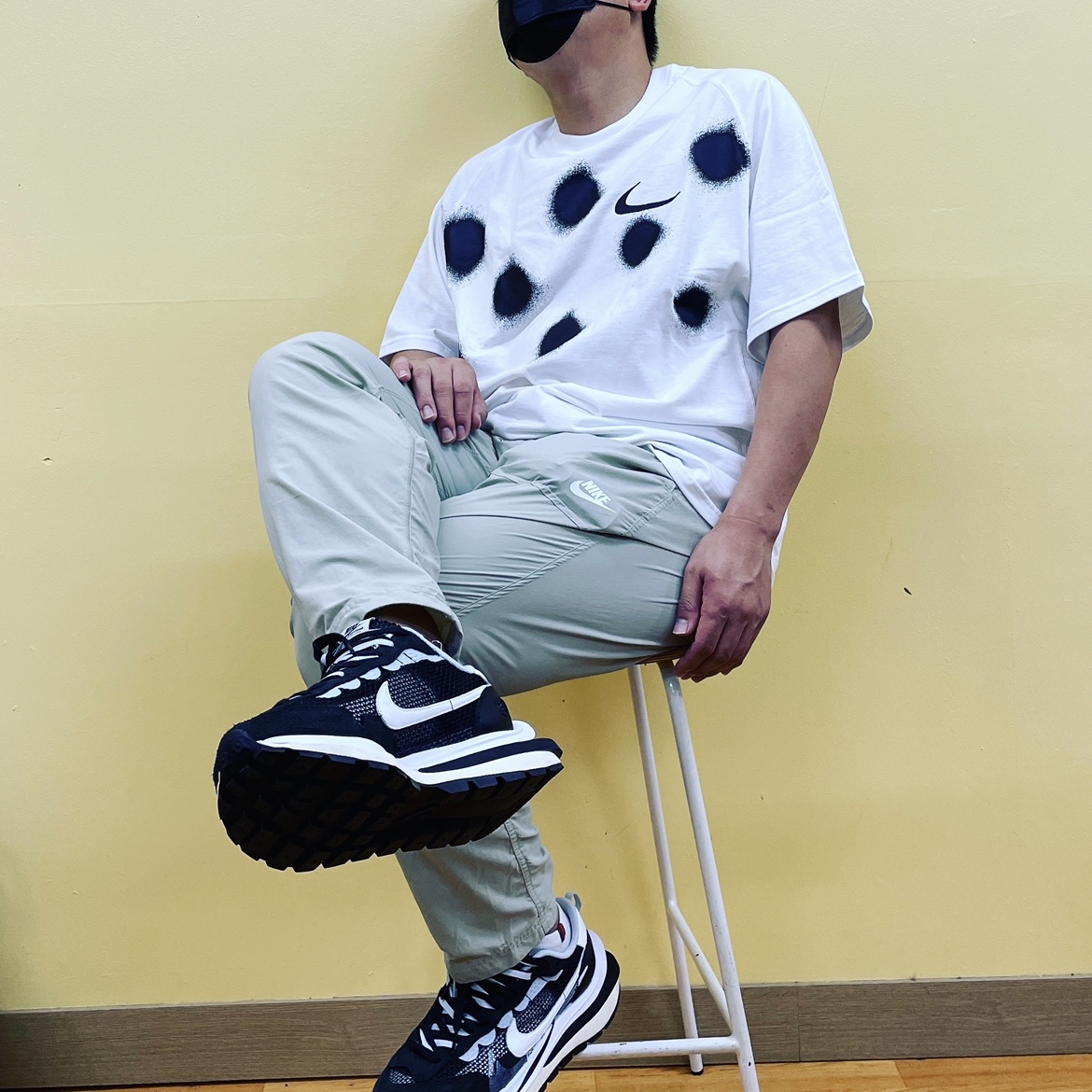 Nike x Sacai VaporWaffle Black White, Nike x Off-White NRG Short Sleeve T-Shirt White 착용 스타일