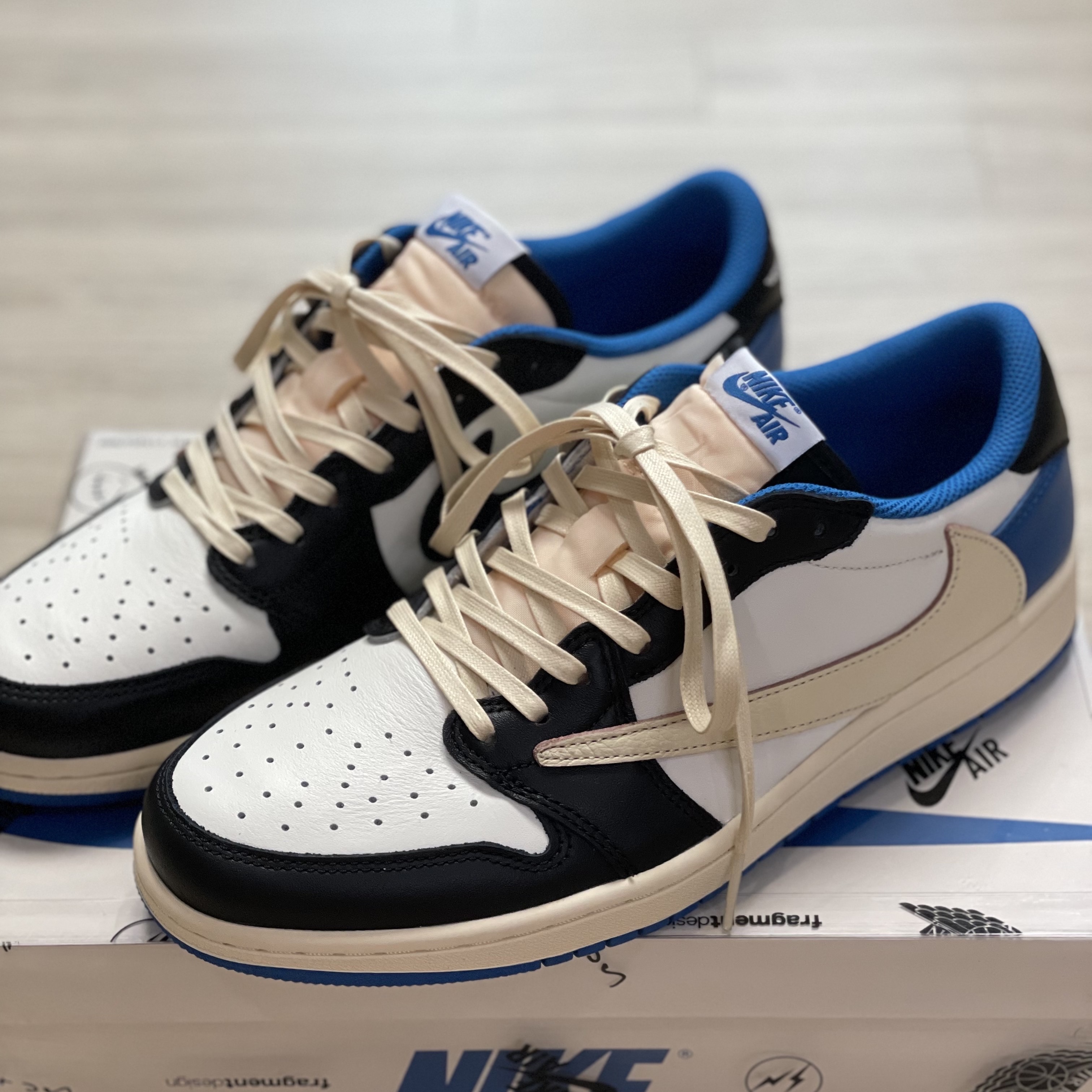 Jordan 1 x Travis Scott x Fragment Retro Low OG SP Military Blue 착용 스타일
