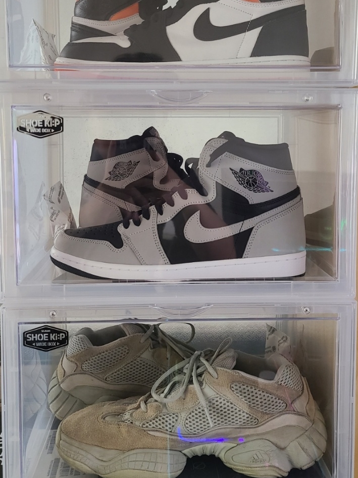 Adidas Yeezy 500 Salt, Jordan 1 Retro High OG Shadow 2.0 착용 스타일