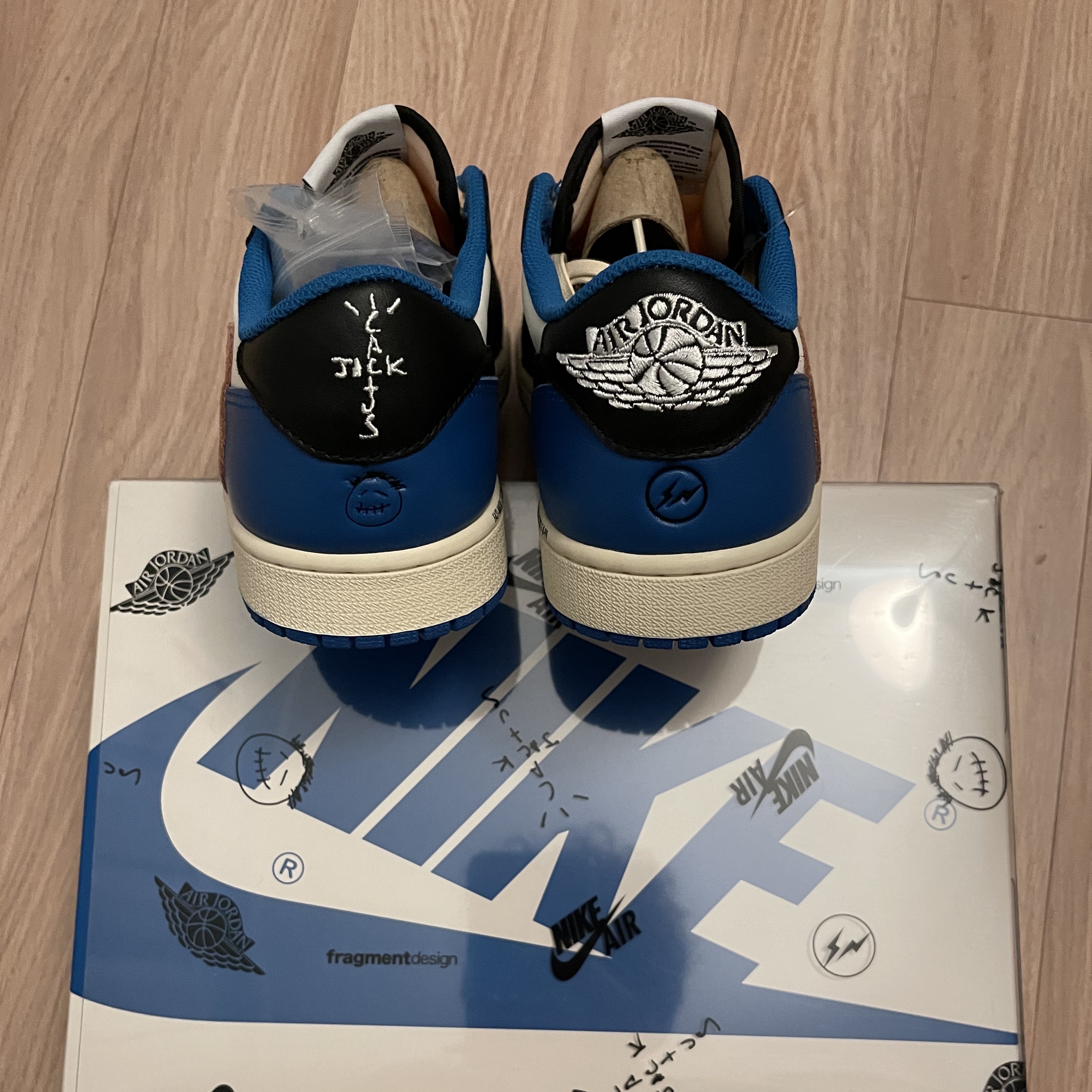 Jordan 1 x Travis Scott x Fragment Retro Low OG SP Military Blue 착용 스타일 - 4