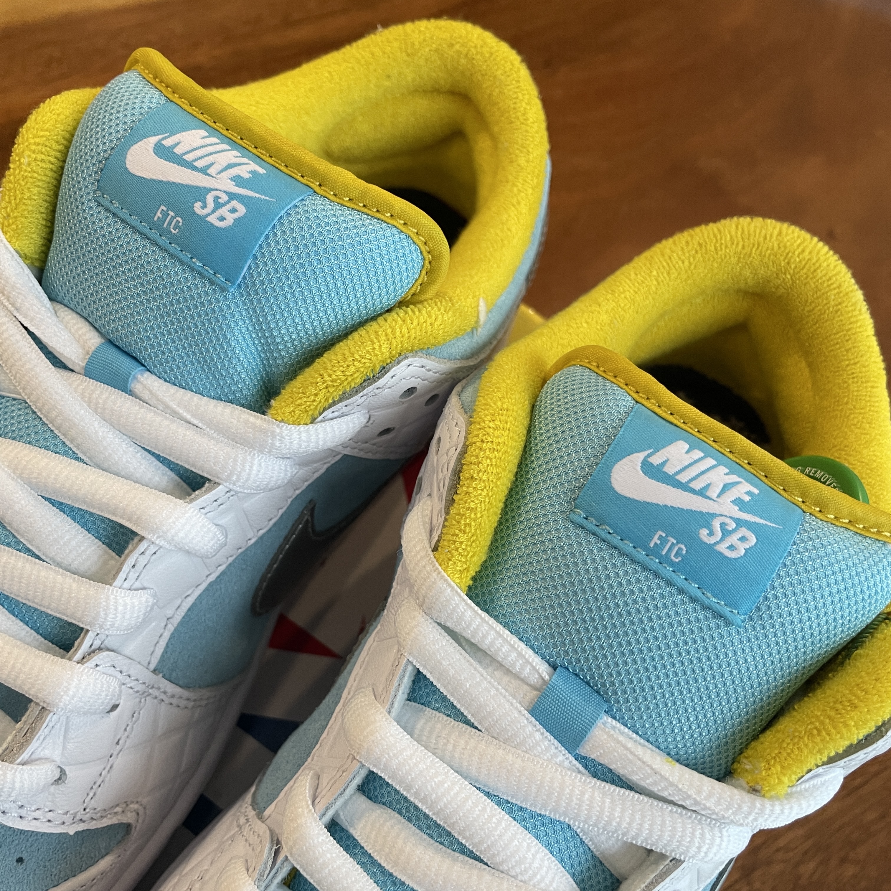 Nike x FTC SB Dunk Low Pro QS Lagoon Pulse 착용 스타일 - 3