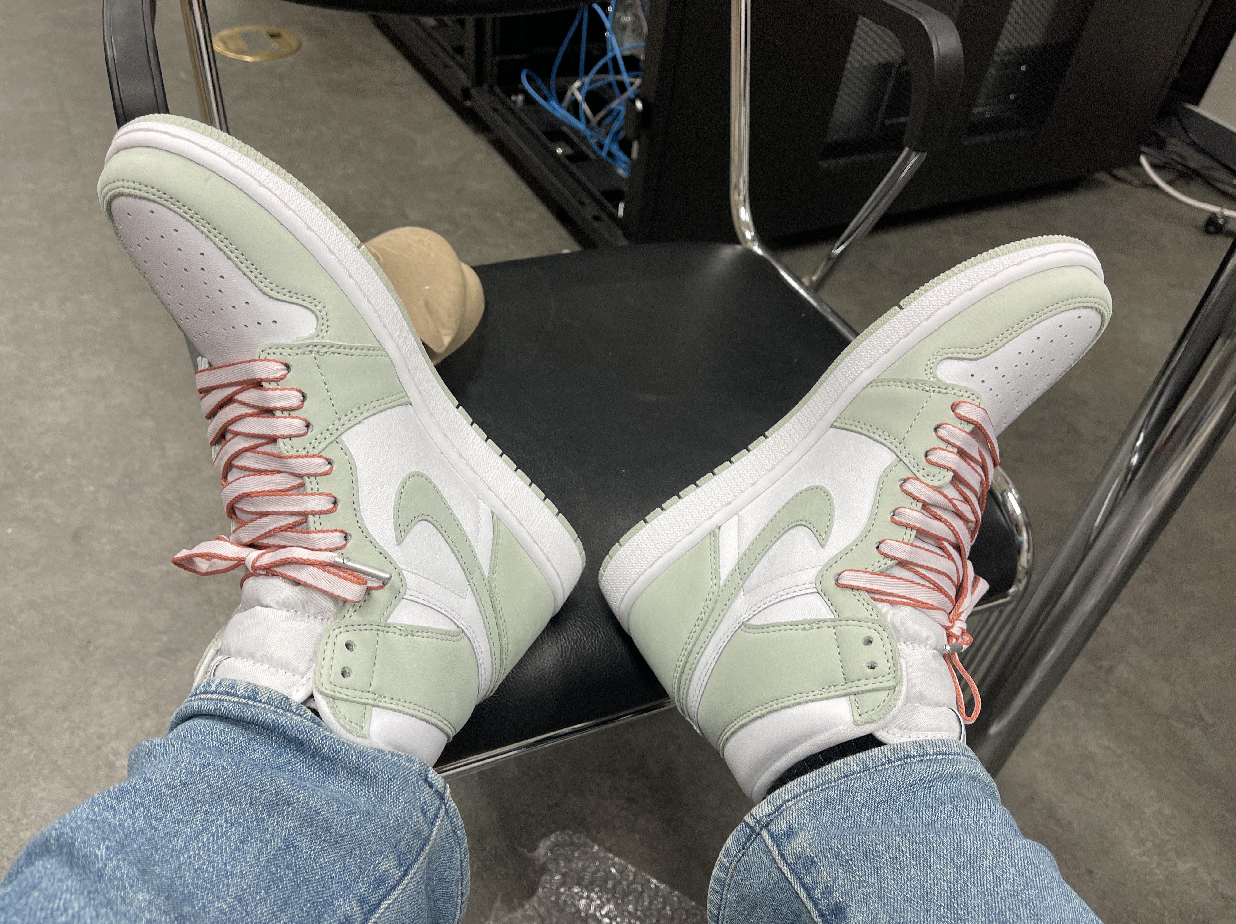 (W) Jordan 1 Retro High OG Seafoam 착용 스타일 - 1
