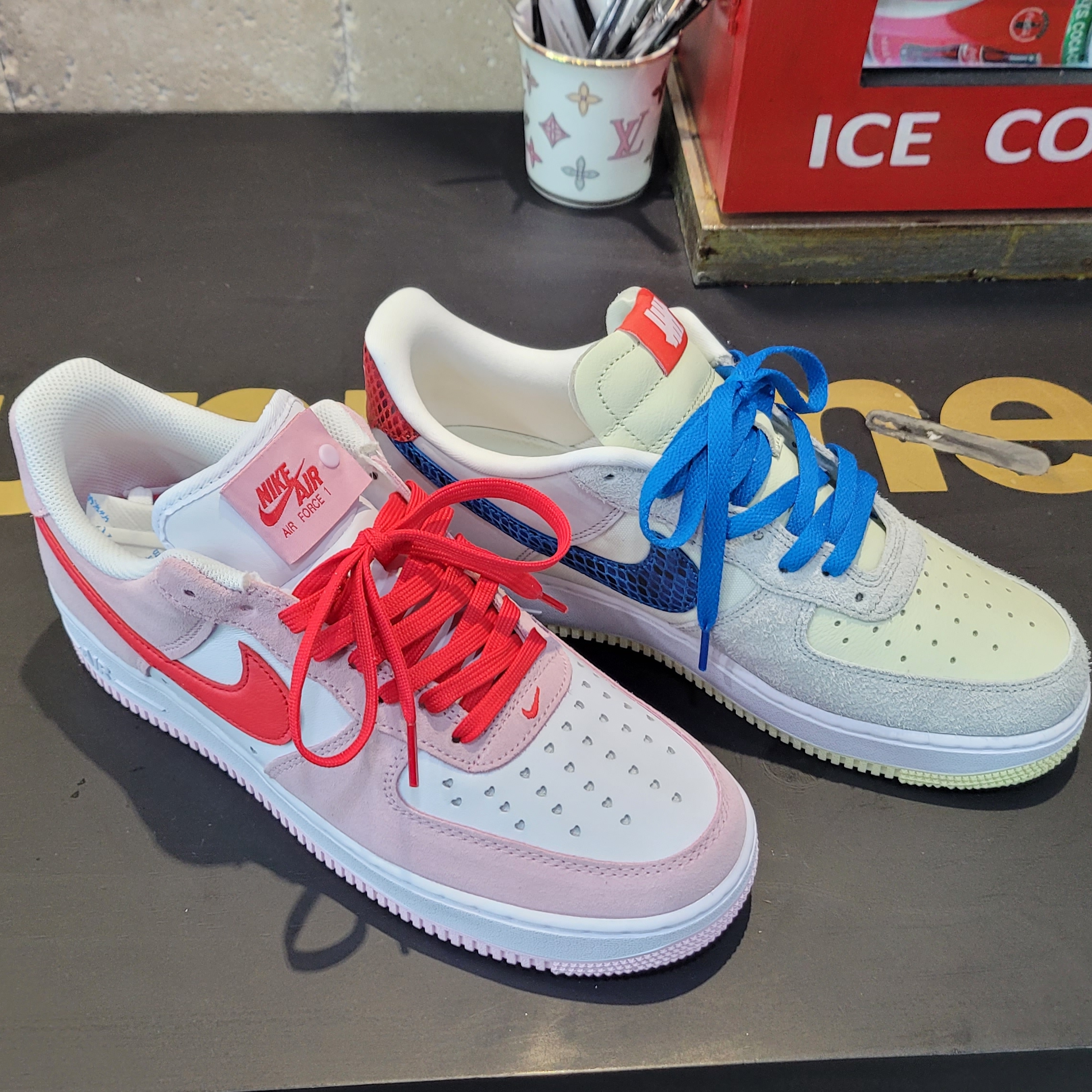 Nike x Undefeated Air Force 1 Low SP 5 On It, Nike Air Force 1 '07 QS Valentine's Day 착용 스타일