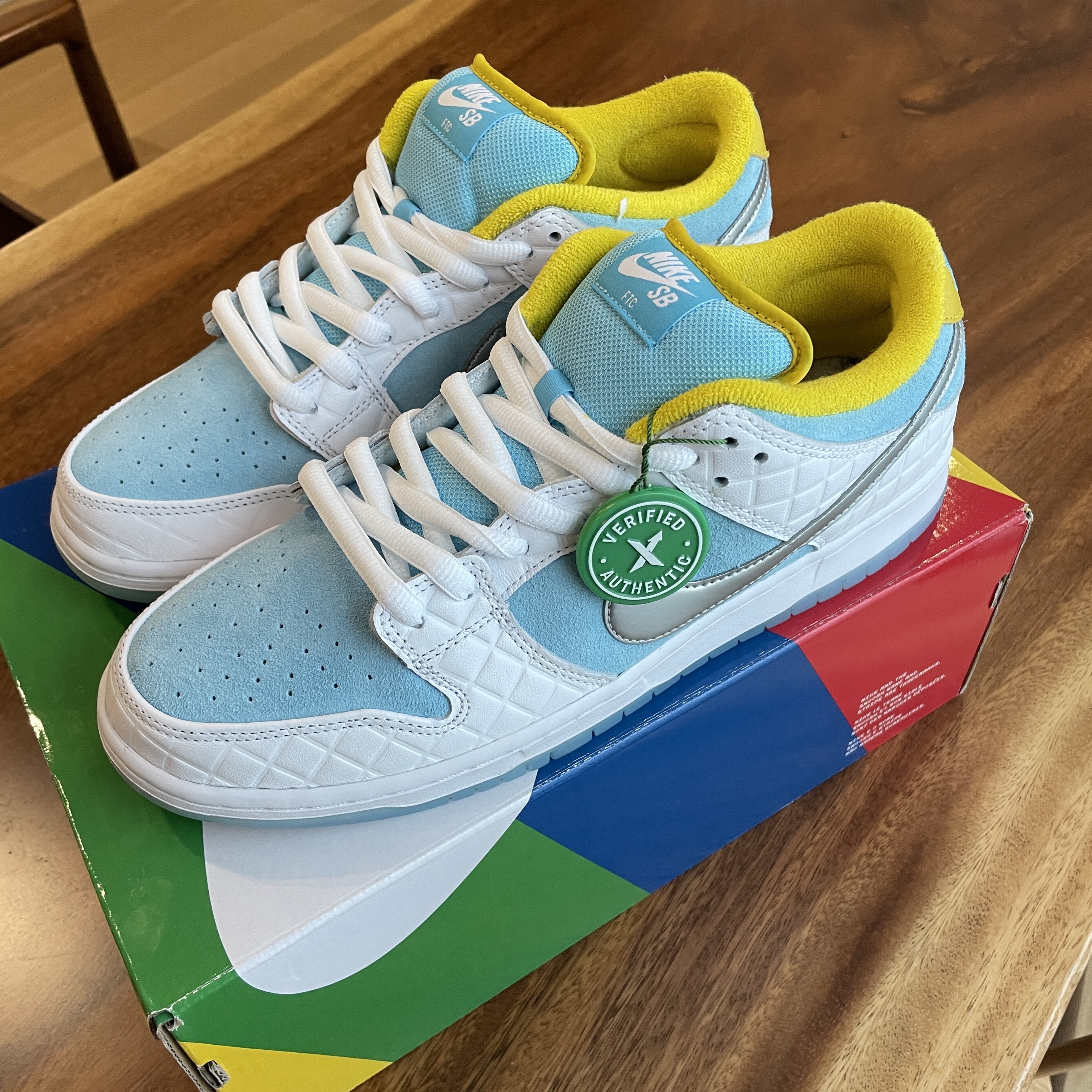 Nike x FTC SB Dunk Low Pro QS Lagoon Pulse 착용 스타일 - 1
