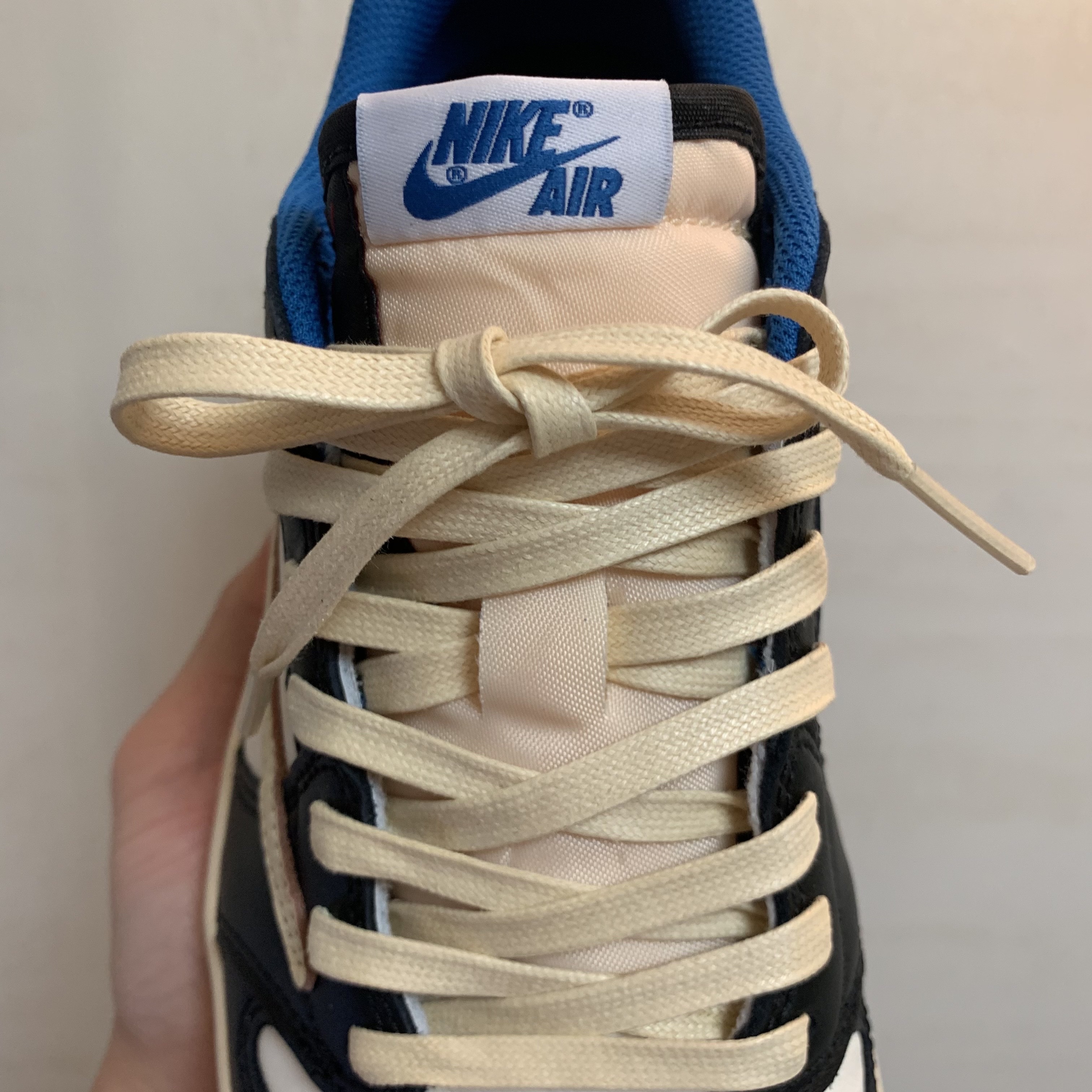 Jordan 1 x Travis Scott x Fragment Retro Low OG SP Military Blue 착용 스타일 - 4