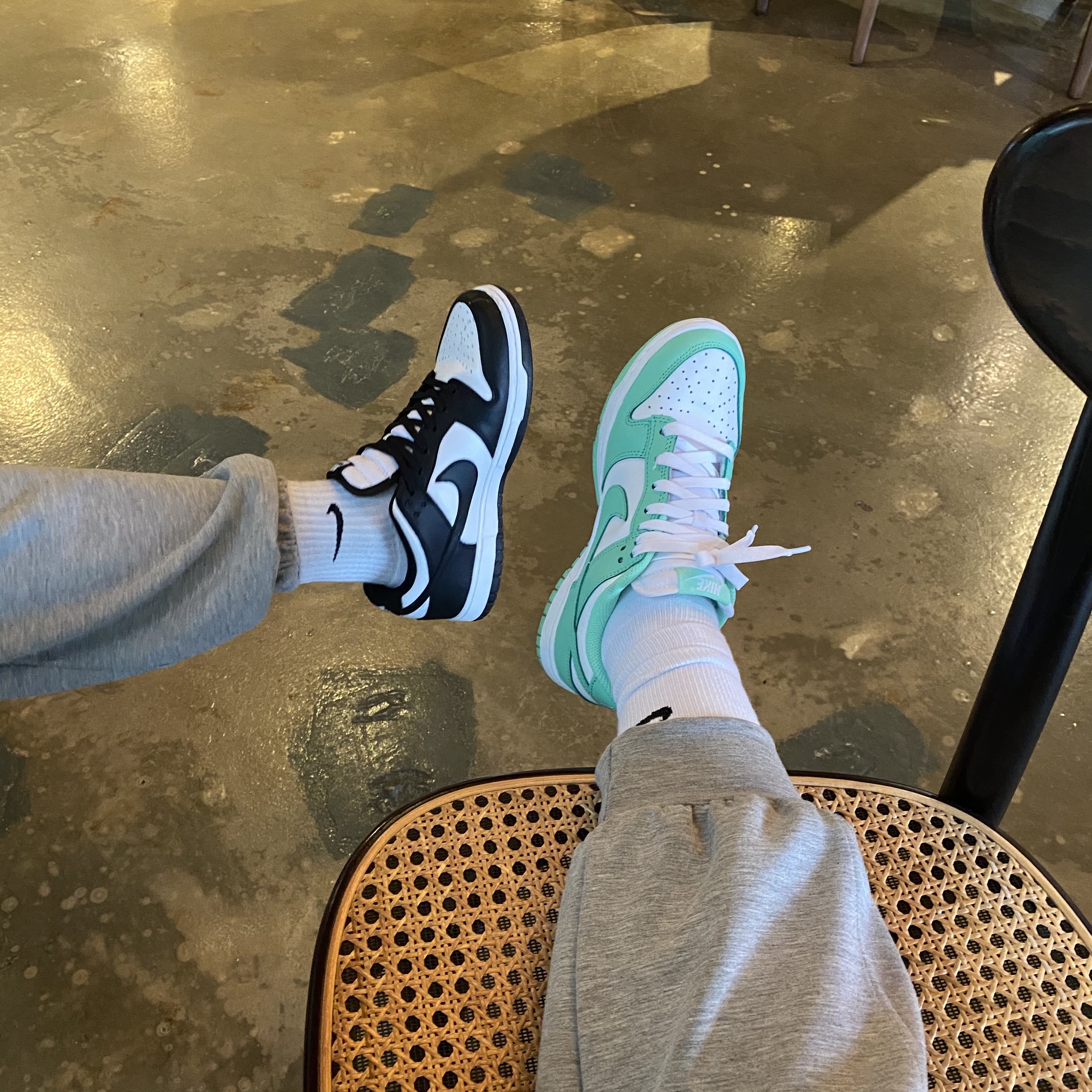 (W) Nike Dunk Low Green Glow, Nike Dunk Low Retro Black 착용 스타일