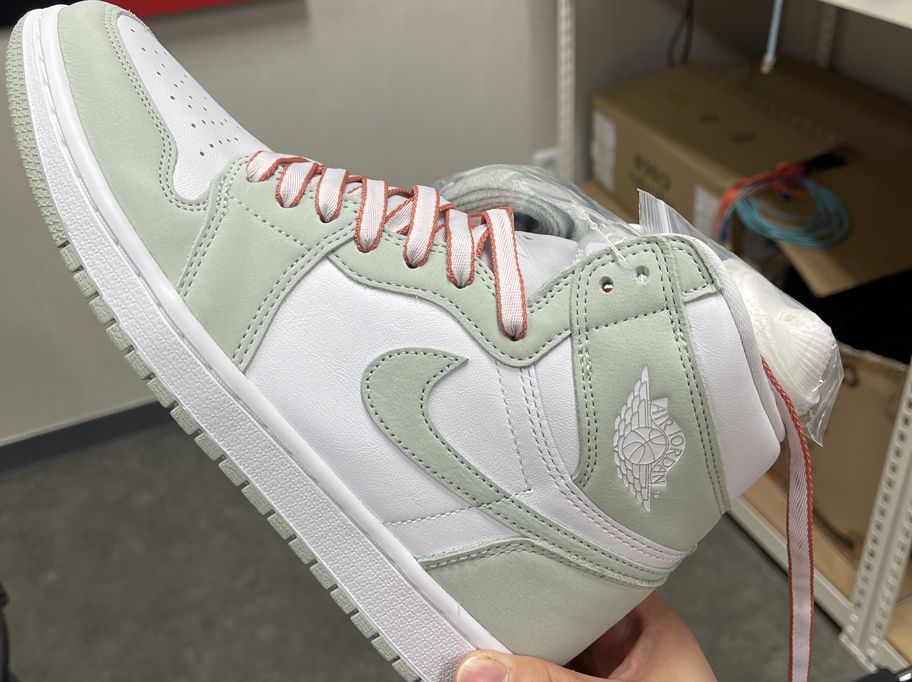 (W) Jordan 1 Retro High OG Seafoam 착용 스타일 - 2