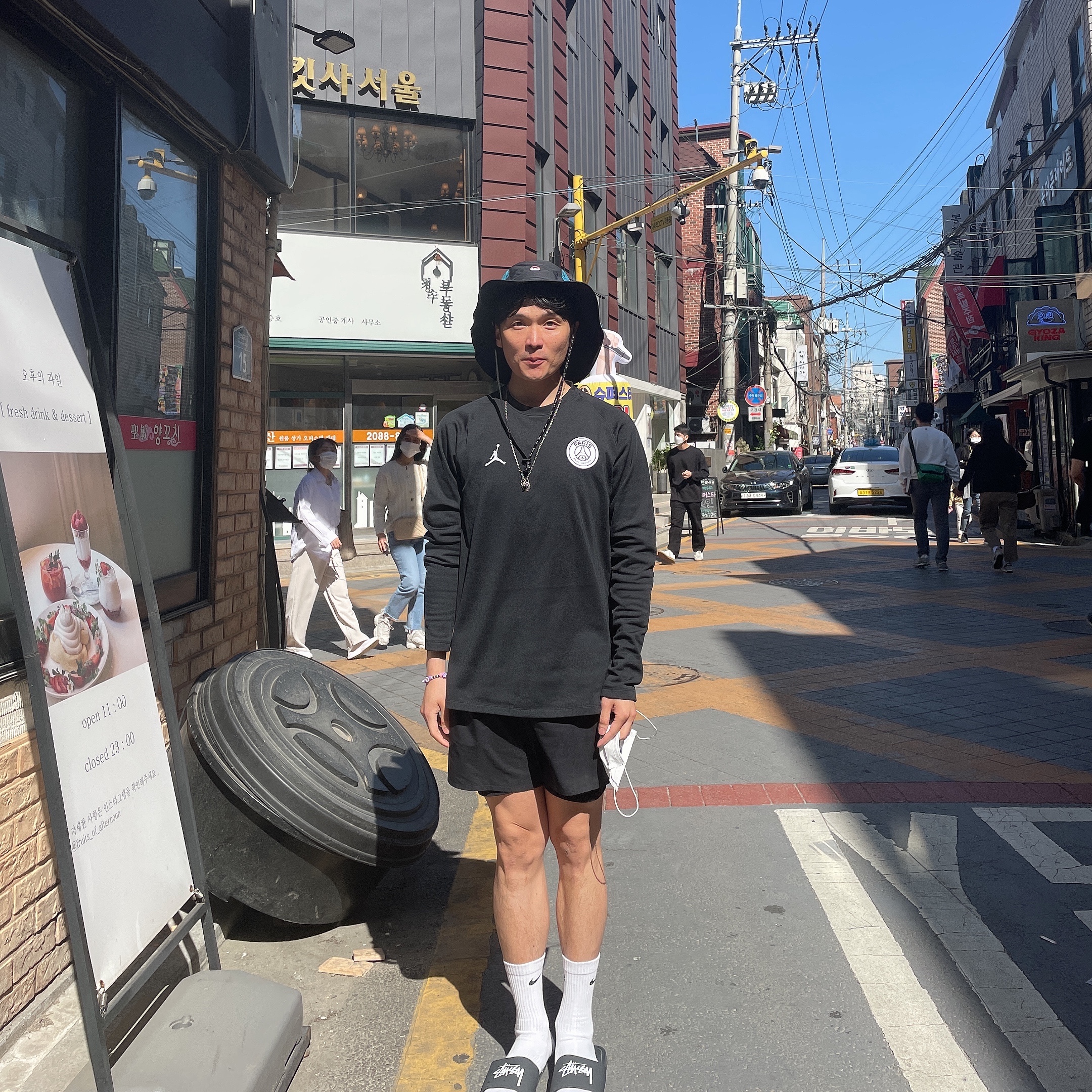 Nike x Stussy Benassi Slide Black, Nike x Skepta NRG Bucket Hat Black 착용 스타일