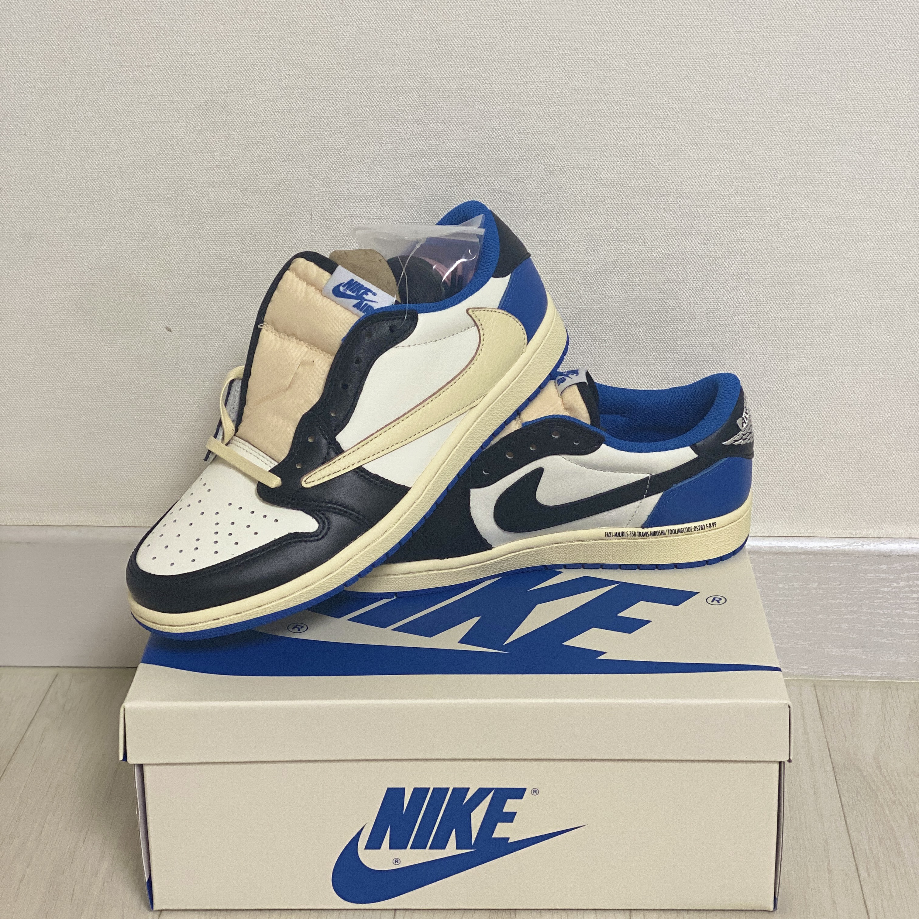 Jordan 1 x Travis Scott x Fragment Retro Low OG SP Military Blue 착용 스타일