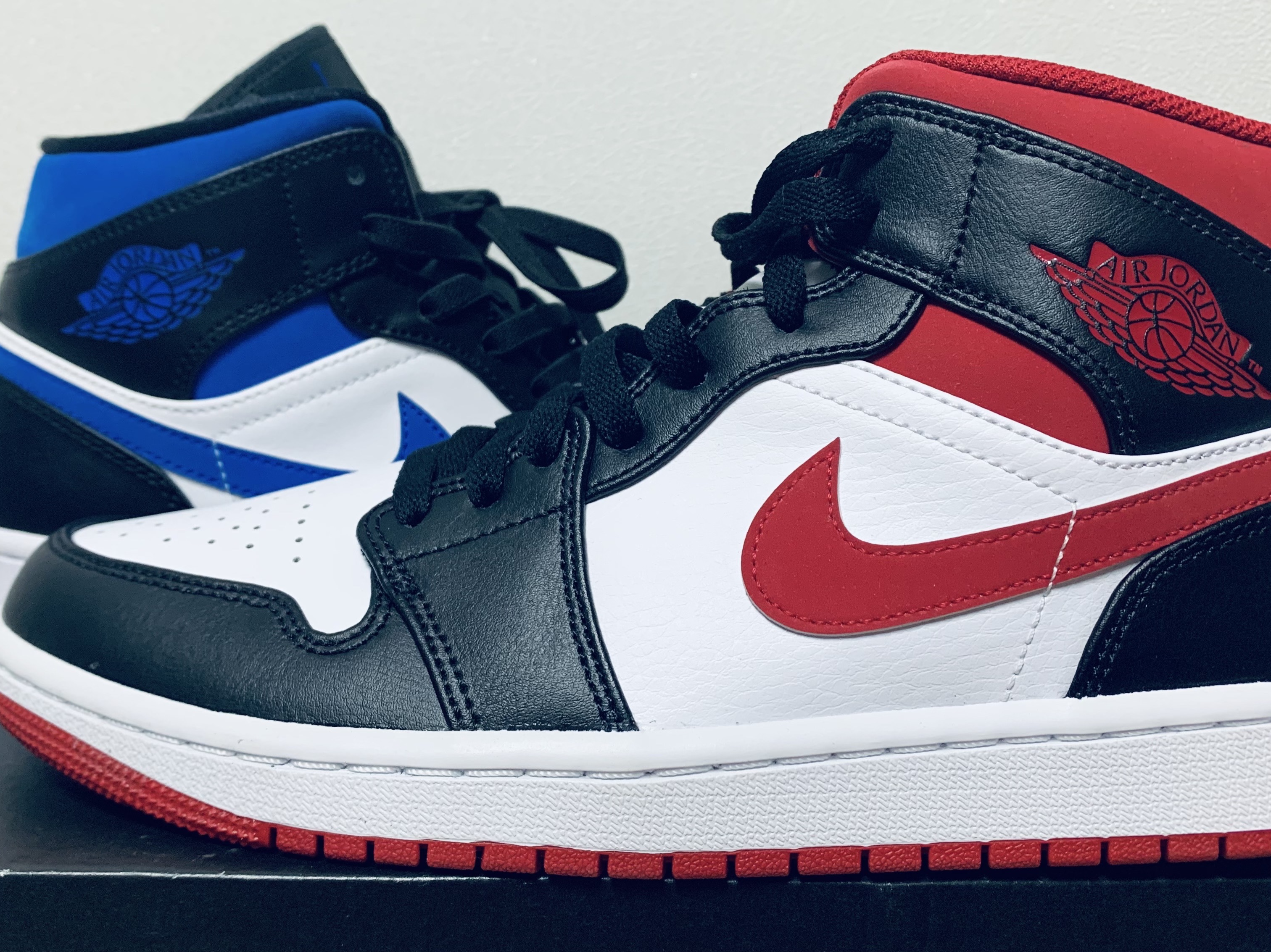 Jordan 1 Mid Gym Red Black White, Jordan 1 Mid Racer Blue 착용 스타일