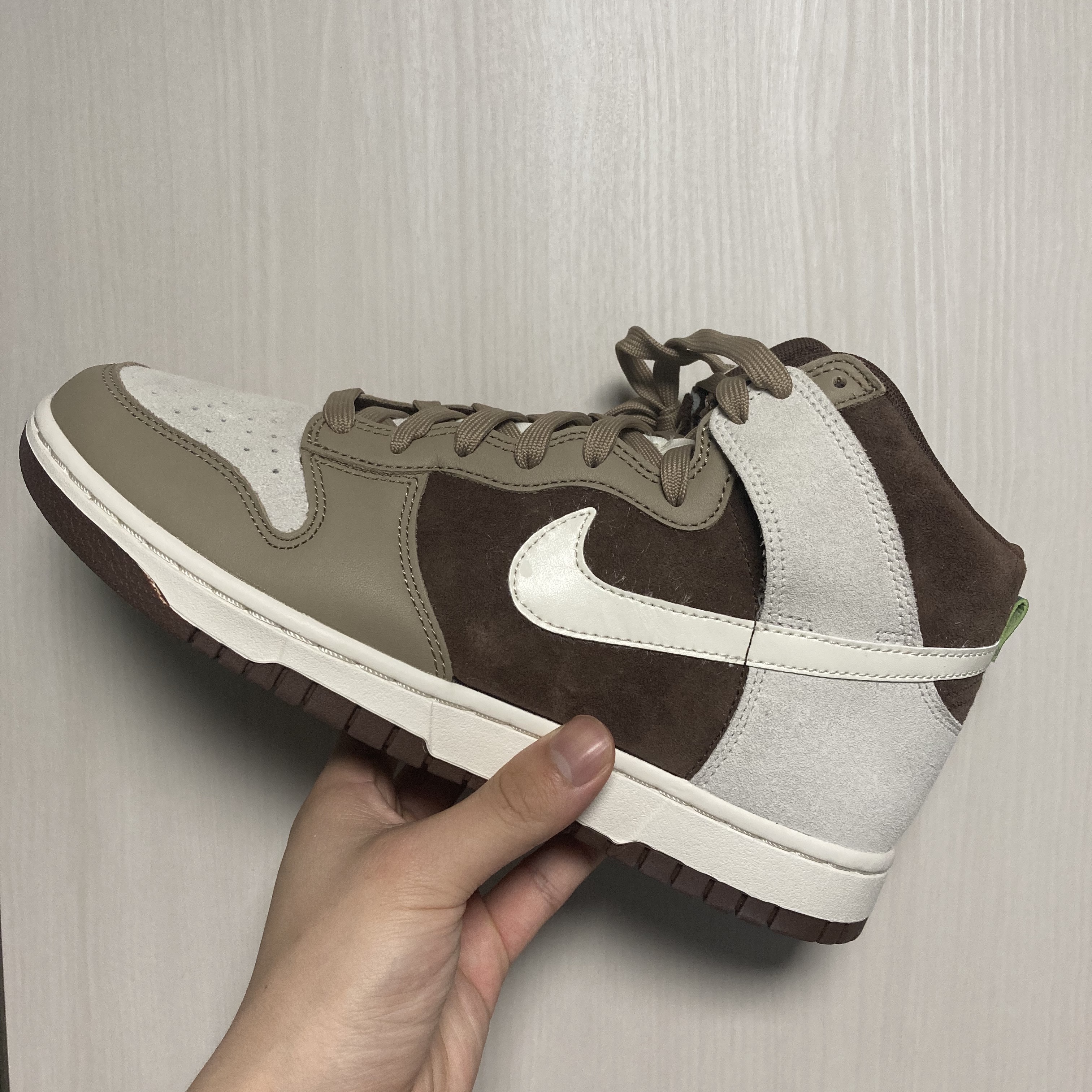 Nike Dunk High Retro PRM Light Chocolate 착용 스타일
