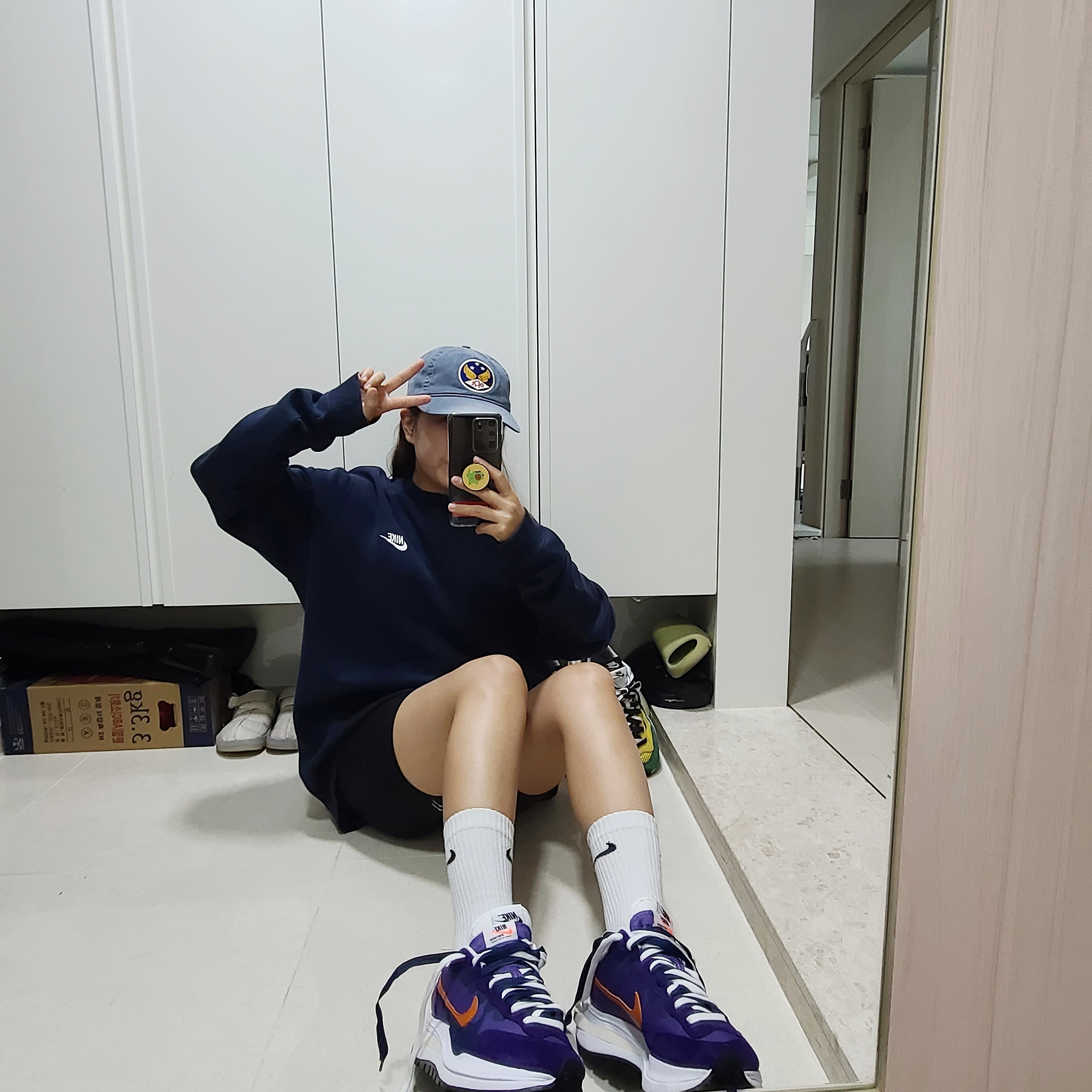 Nike x Sacai VaporWaffle Dark Iris 착용 스타일