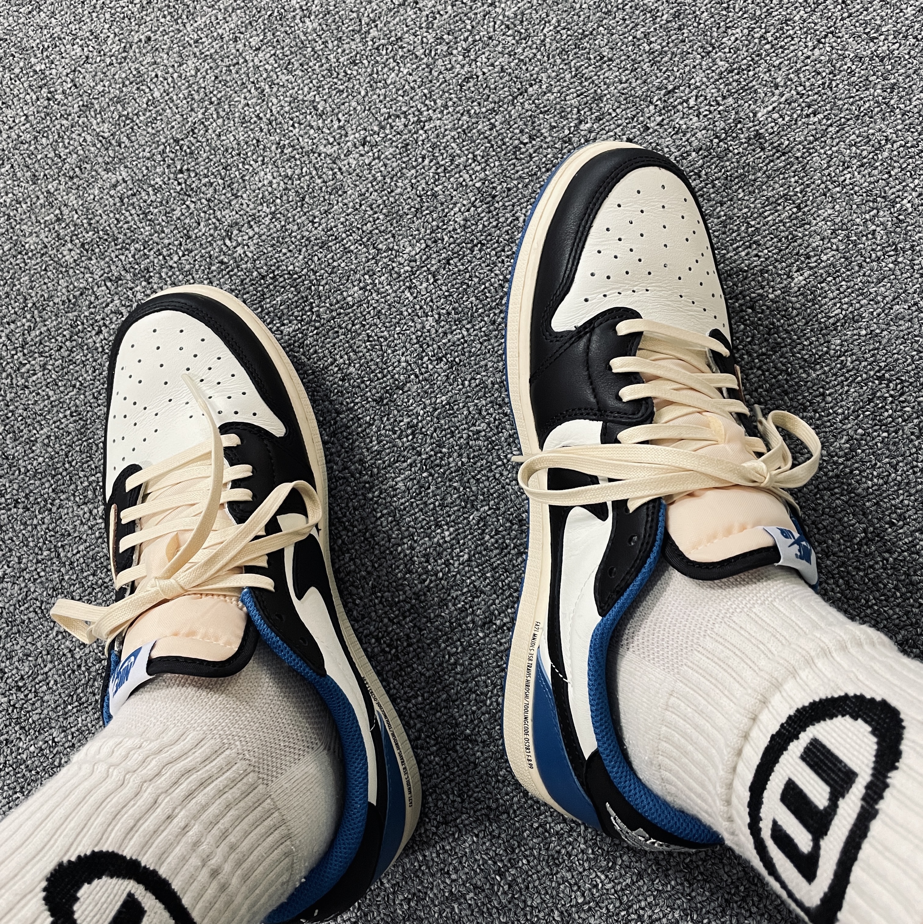 Jordan 1 x Travis Scott x Fragment Retro Low OG SP Military Blue 착용 스타일 - 2