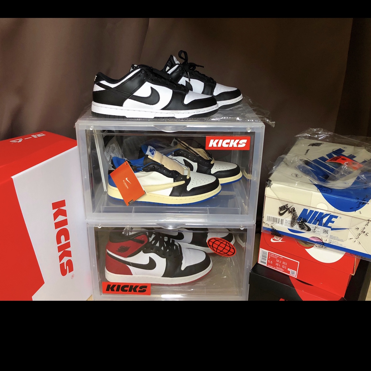 (W) Nike Dunk Low Black, Jordan 1 x Travis Scott x Fragment Retro Low OG SP Military Blue 착용 스타일