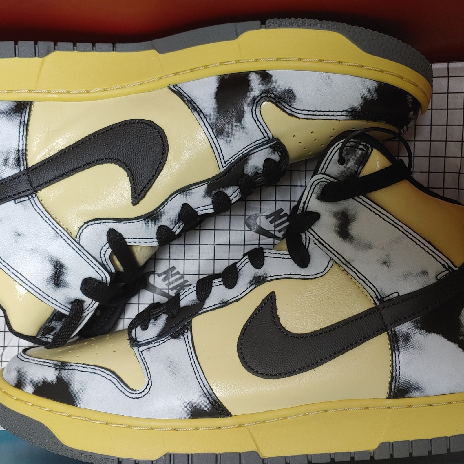Nike Dunk High 1985 SP Black Acid Wash 착용 스타일 - 3