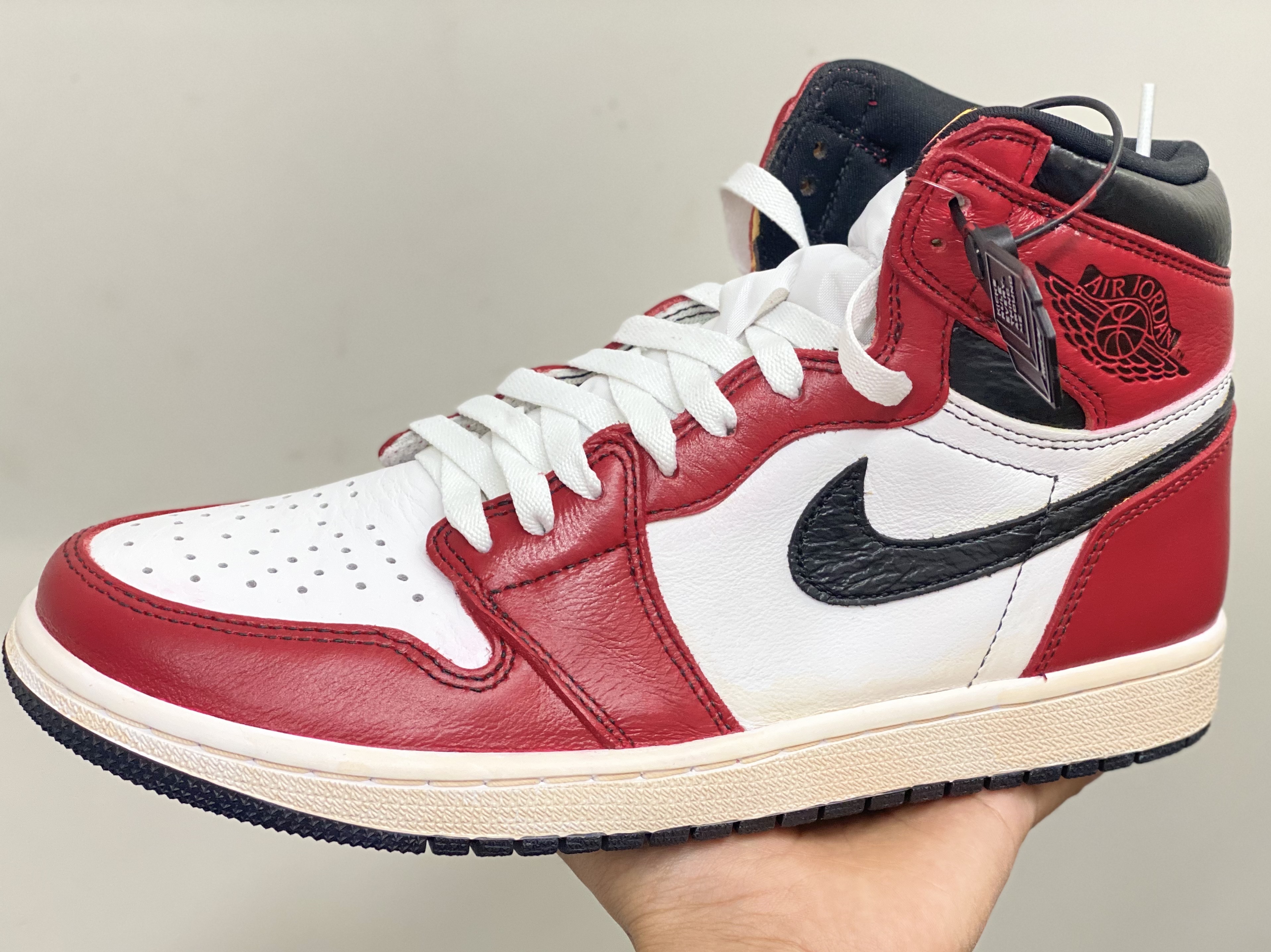 Jordan 1 Retro High OG Light Fusion Red, Jordan 1 Retro High OG Chicago 2015 착용 스타일 - 3