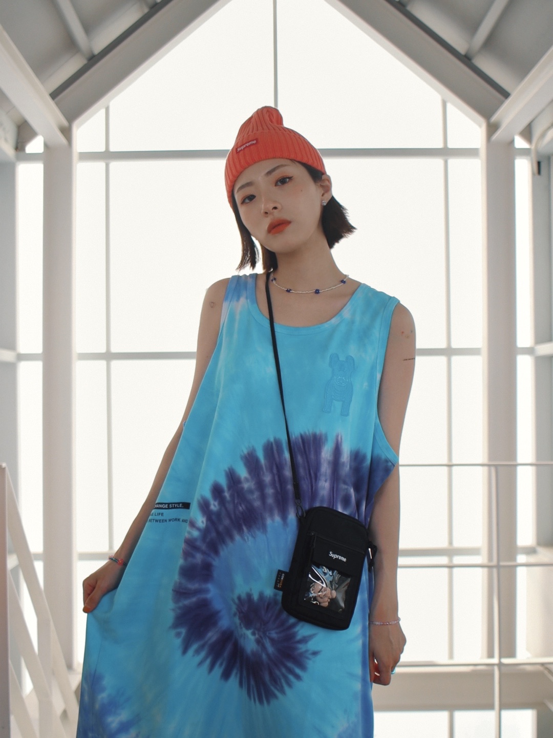 Supreme Overdyed Beanie Blue - 21SS, Supreme Utility Pouch Black - 19SS 착용 스타일 - 3