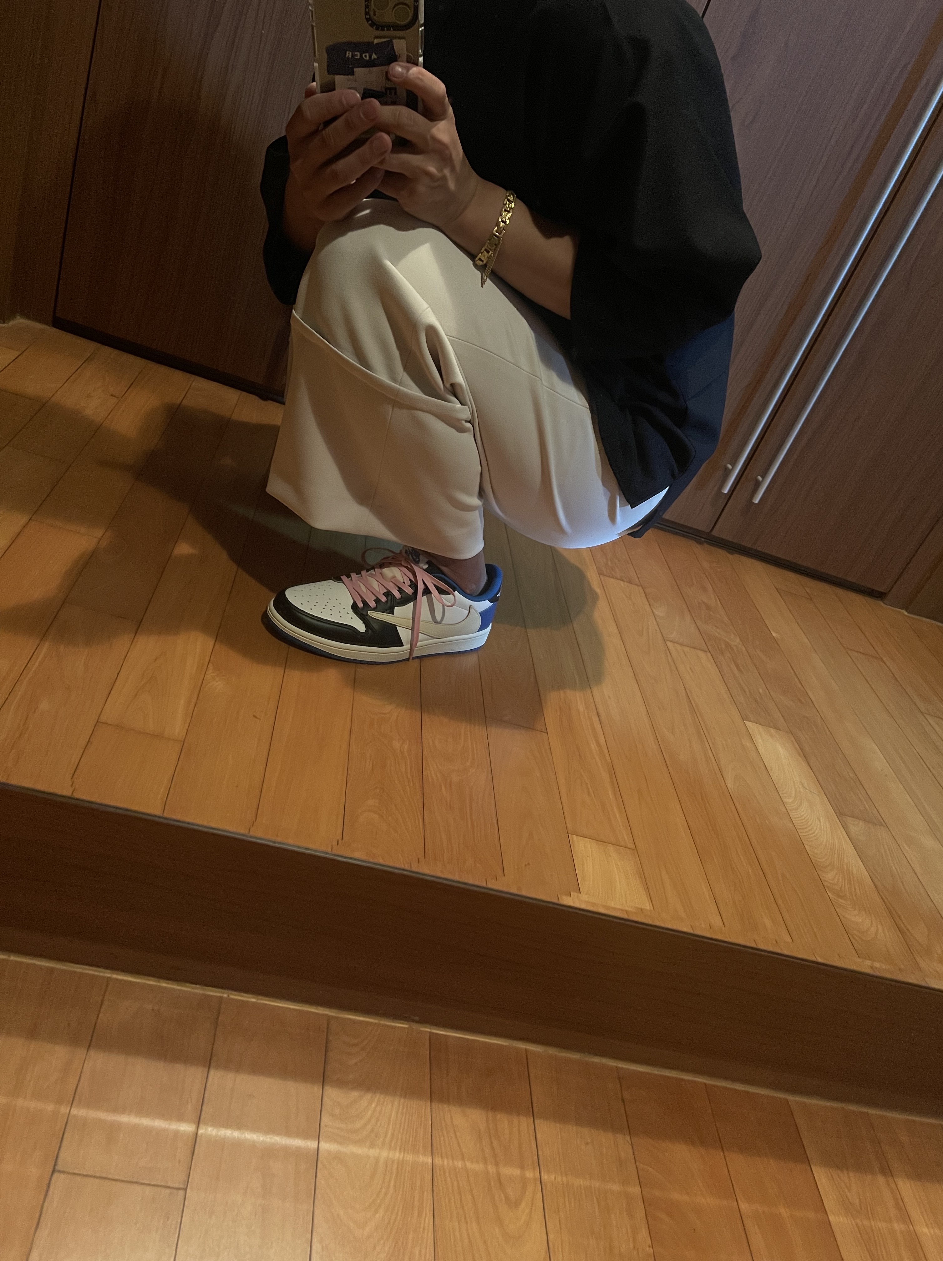 Jordan 1 x Travis Scott x Fragment Retro Low OG SP Military Blue 착용 스타일 - 1