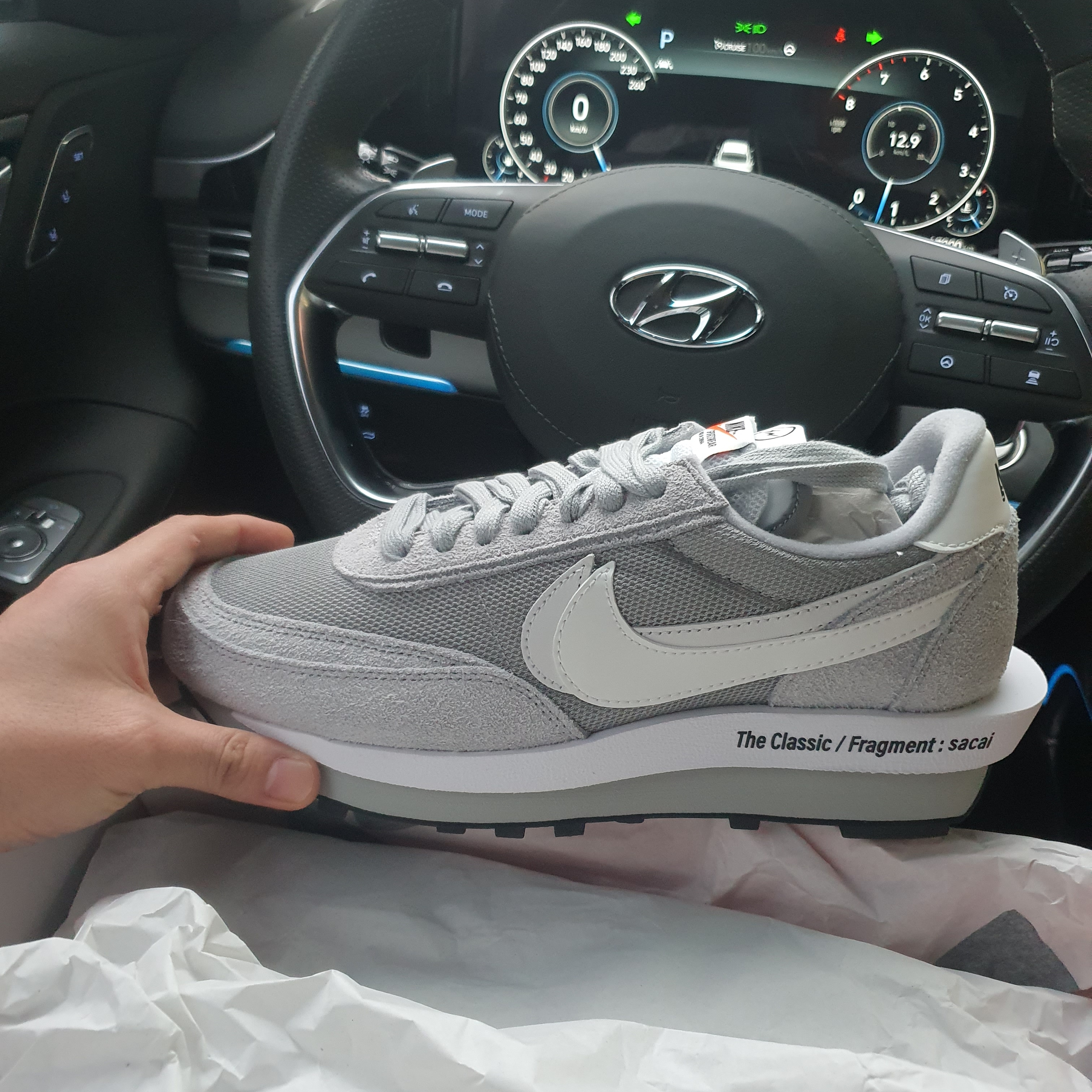 Nike x Sacai x Fragment LDWaffle Light Smoke Grey 착용 스타일 - 2