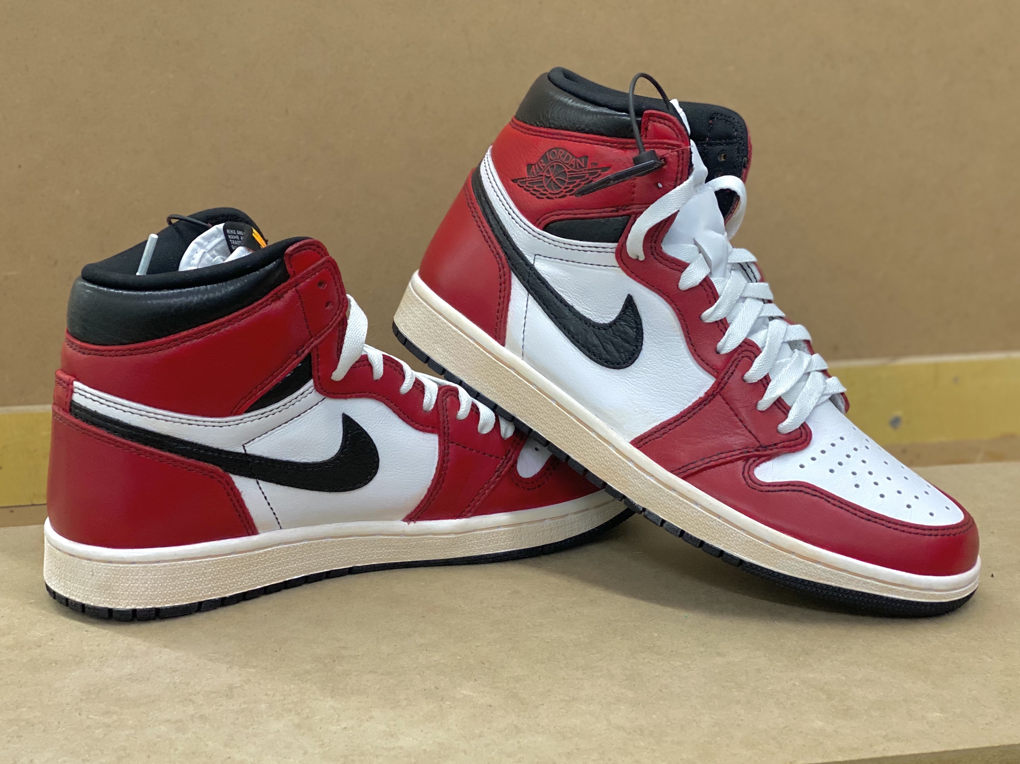 Jordan 1 Retro High OG Light Fusion Red, Jordan 1 Retro High OG Chicago 2015 착용 스타일 - 1