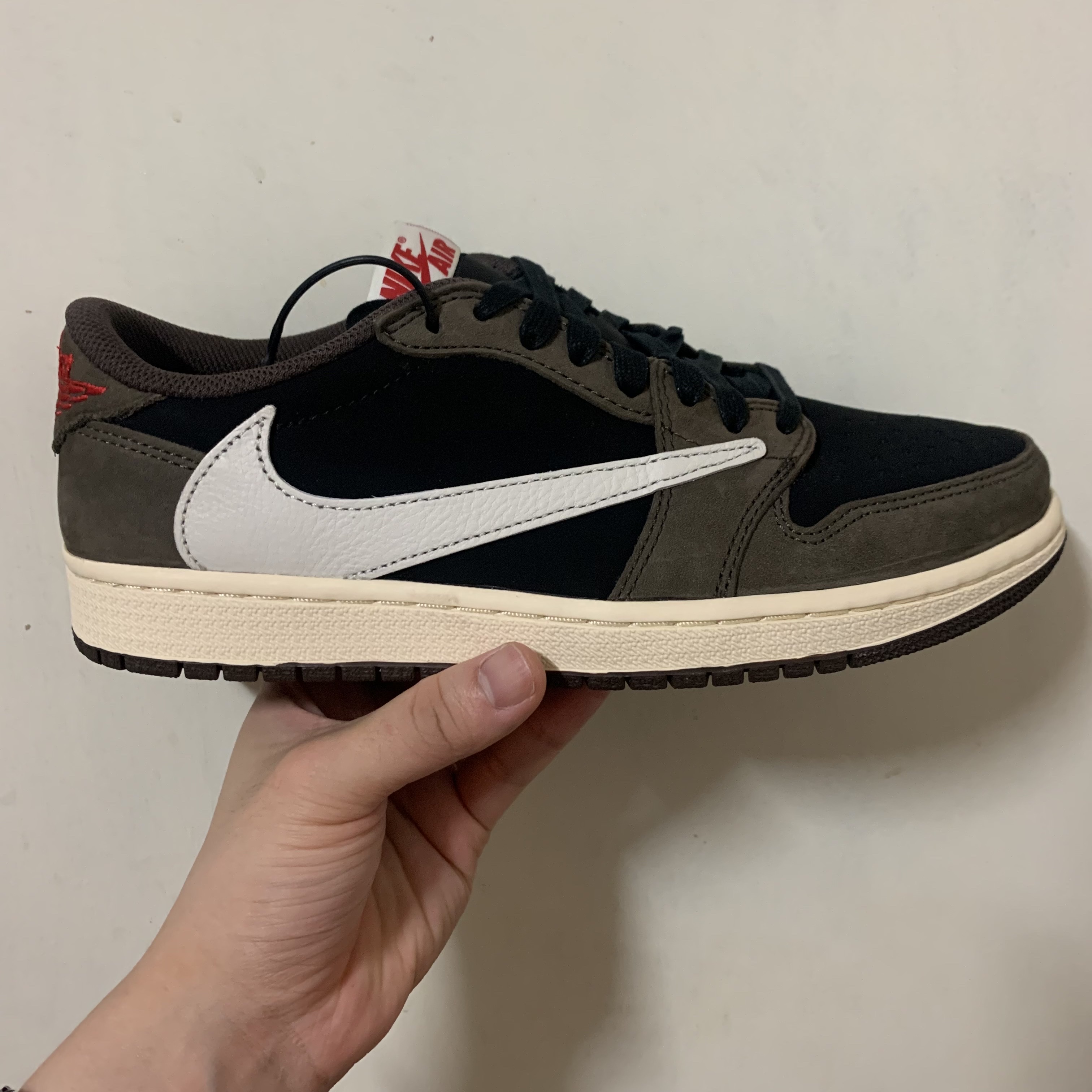 Jordan 1 x Travis Scott Retro Low OG SP Mocha 착용 스타일