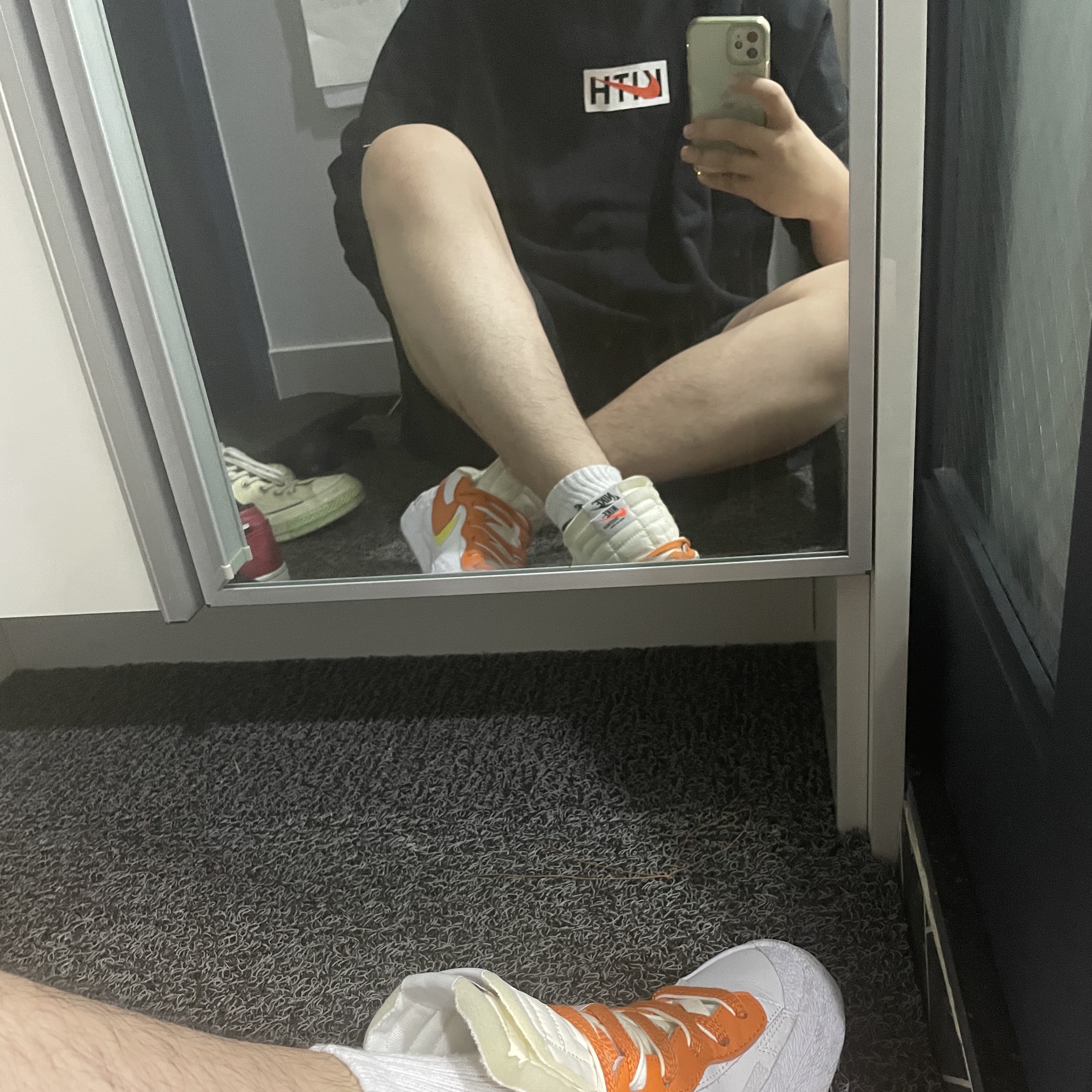 Nike x Sacai Blazer Low Magma Orange, Nike x Sacai x Fragment LDWaffle Blackened Blue 착용 스타일