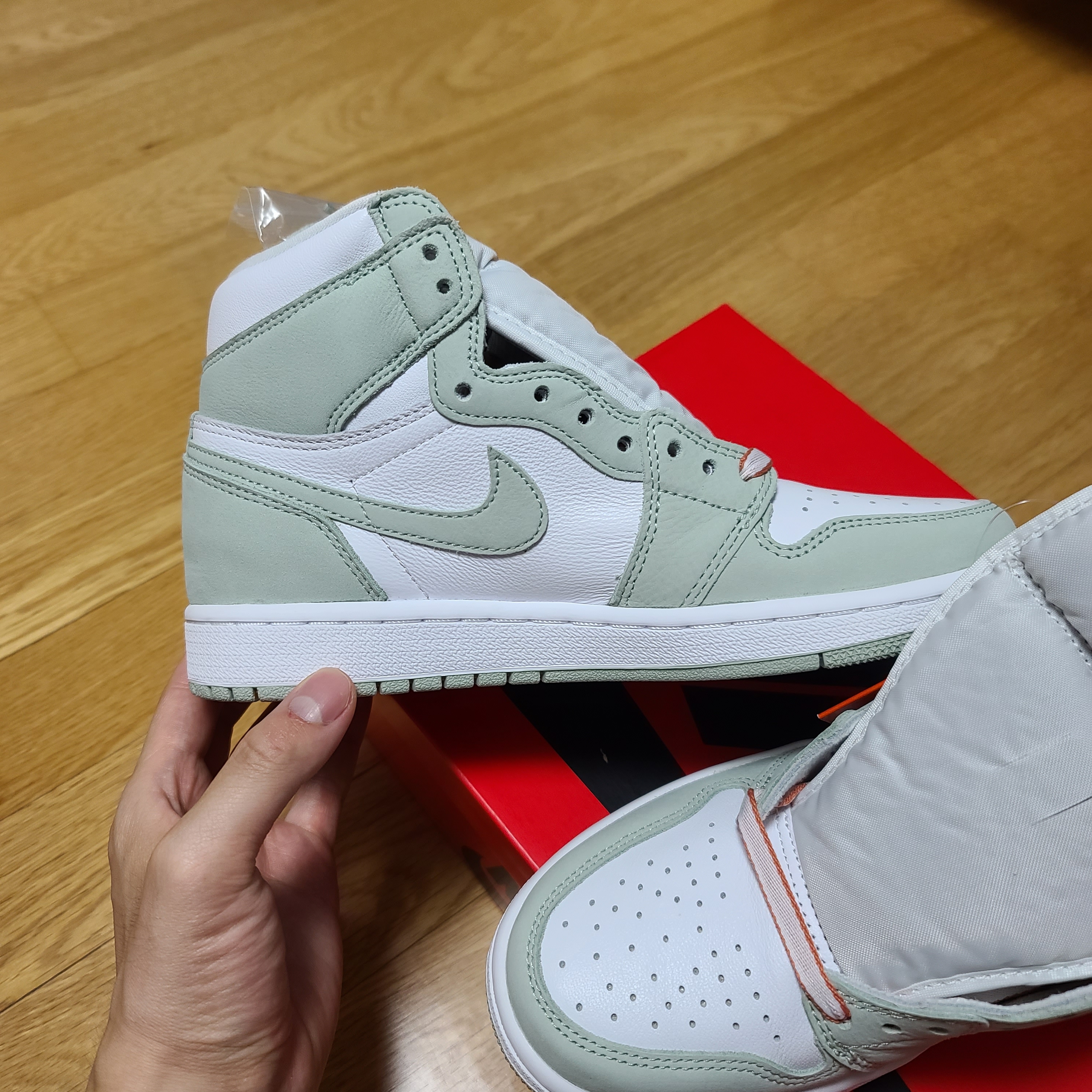 (W) Jordan 1 Retro High OG Seafoam 착용 스타일 - 1