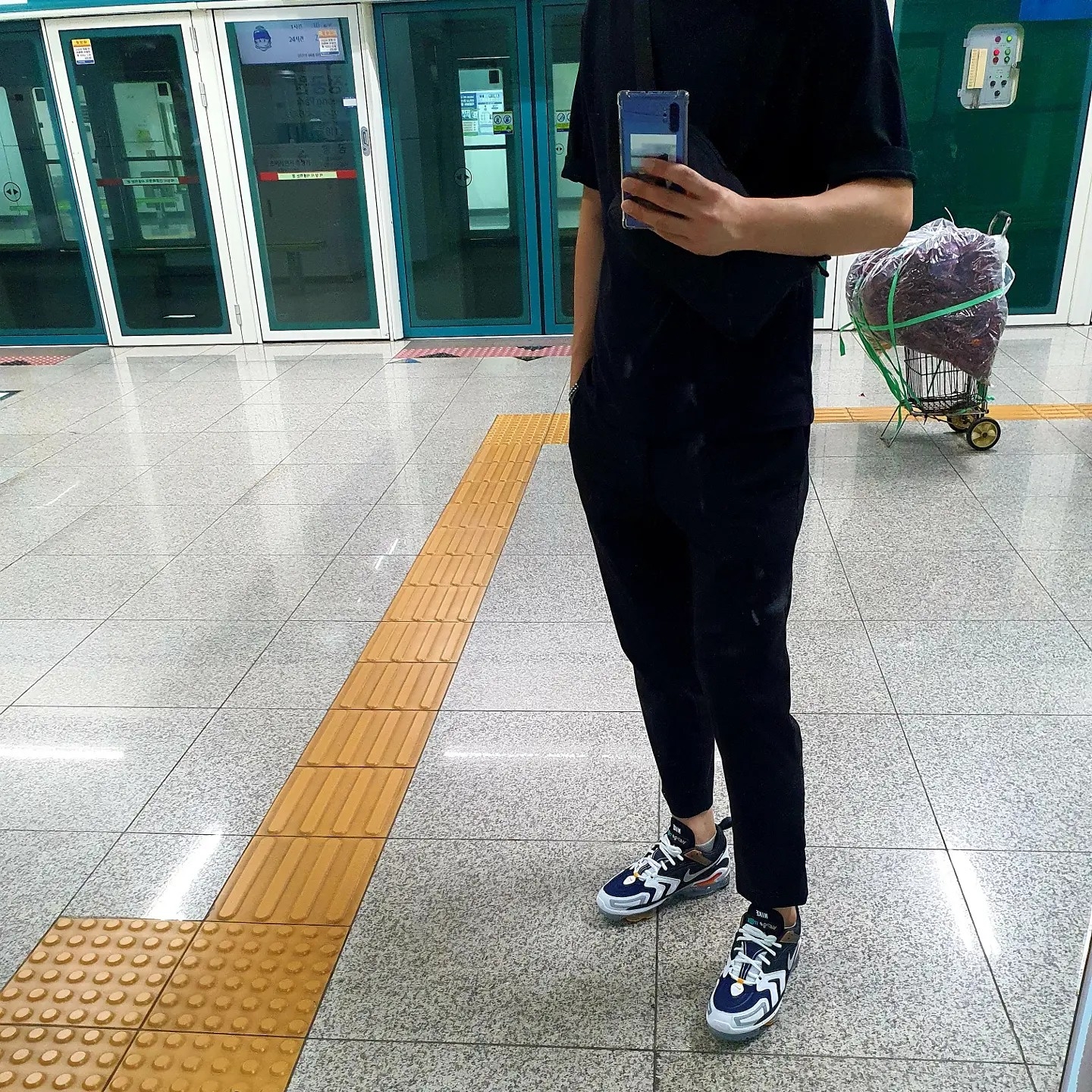 Nike Air VaporMax EVO Anthracite 착용 스타일 - 4
