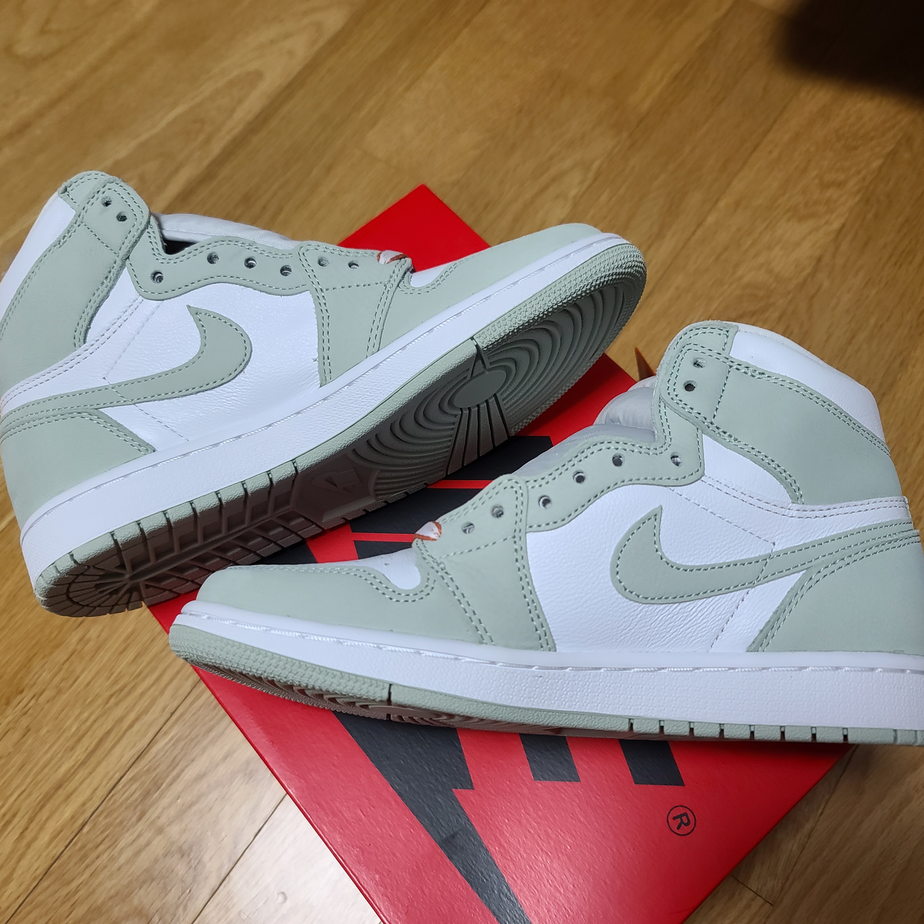 (W) Jordan 1 Retro High OG Seafoam 착용 스타일 - 2