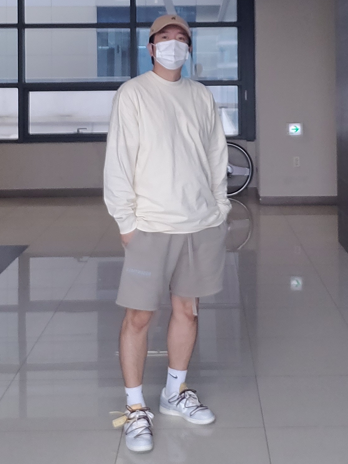 Nike x Off-White Dunk Low The 50 - Lot 46, Essentials Sweatshorts Moss - 21SS 착용 스타일