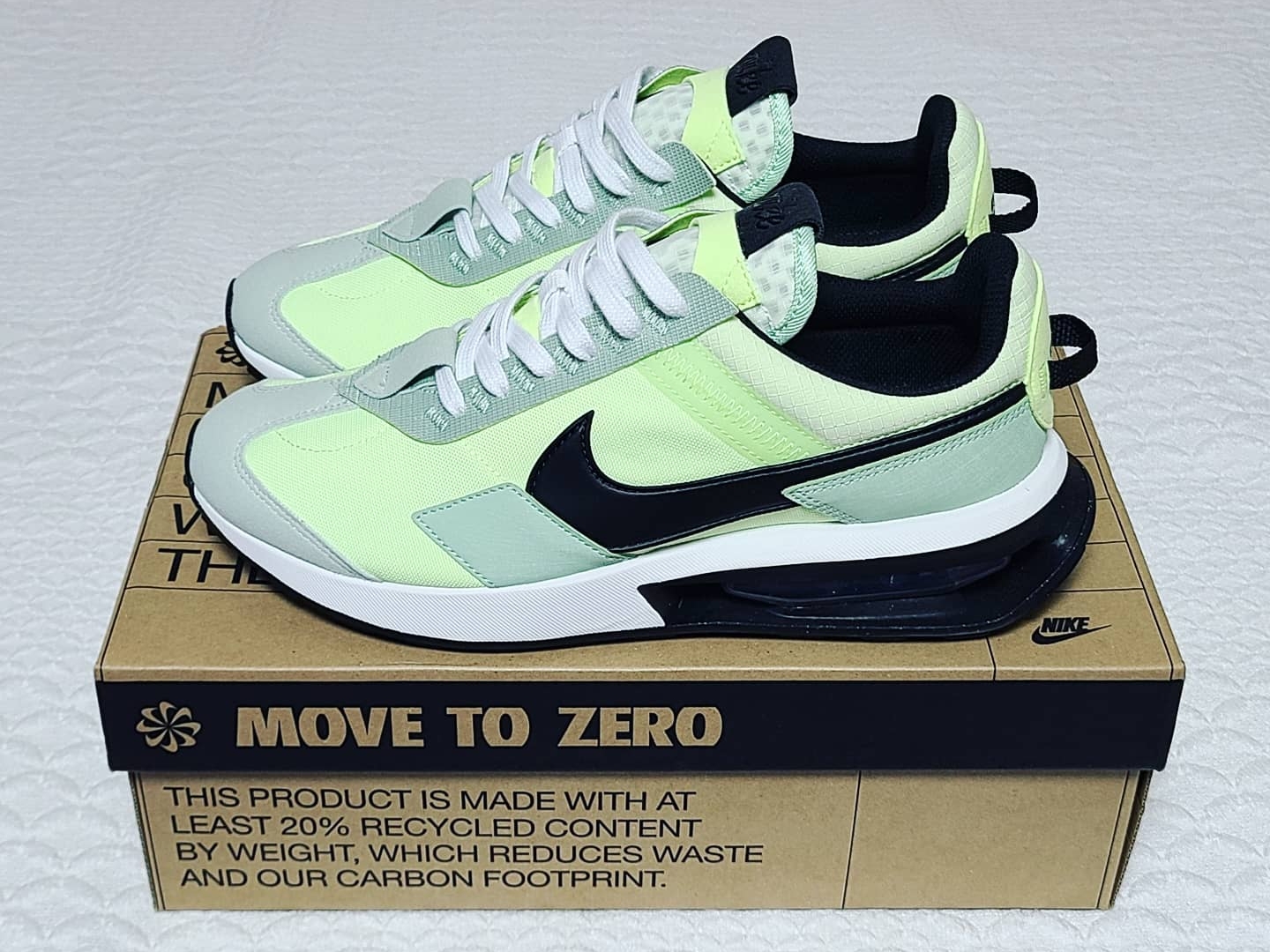 Nike Air Max Pre-Day Liquid Lime 착용 스타일 - 2