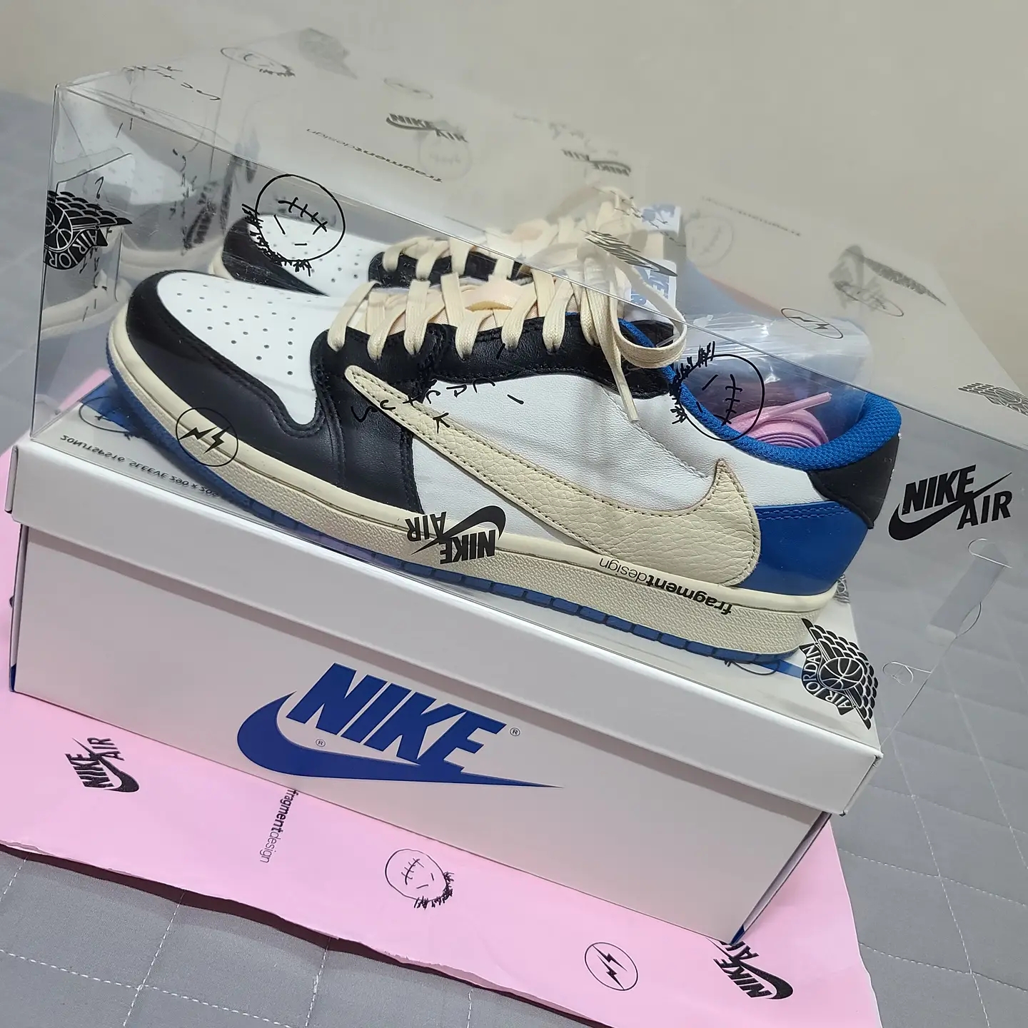 Jordan 1 x Travis Scott x Fragment Retro Low OG SP Military Blue 착용 스타일 - 3