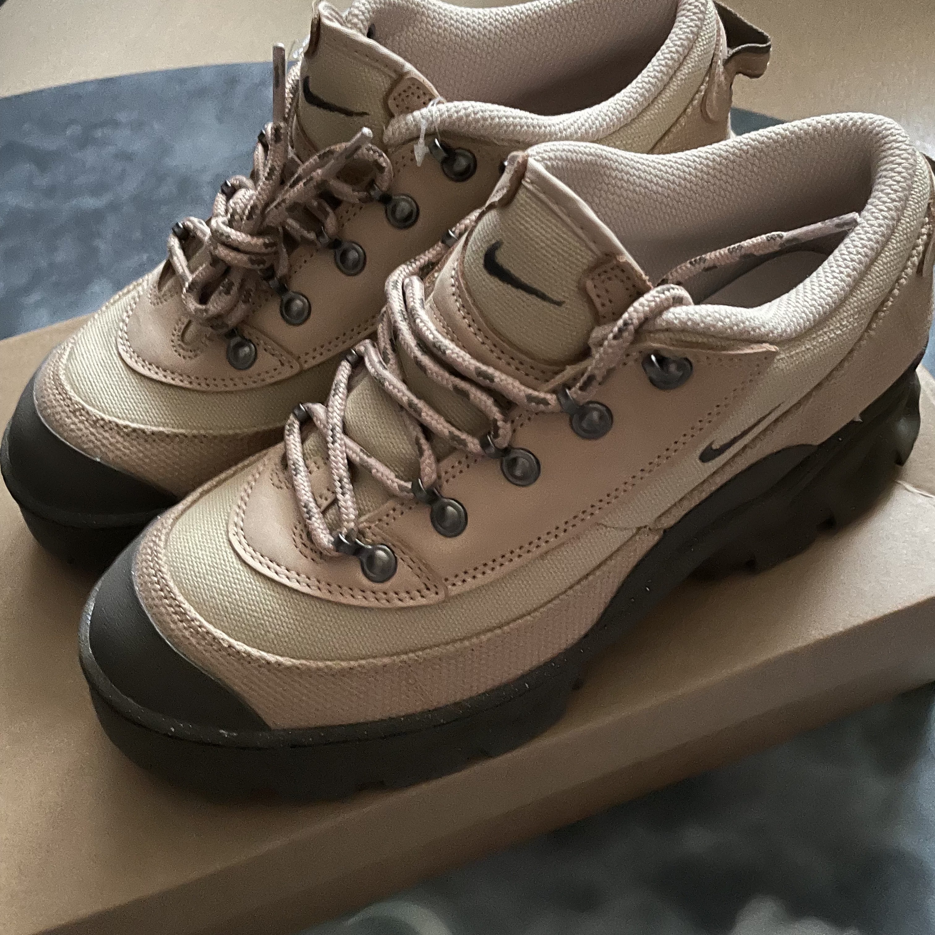 (W) Nike Lahar Low Canvas Grain 착용 스타일 - 2