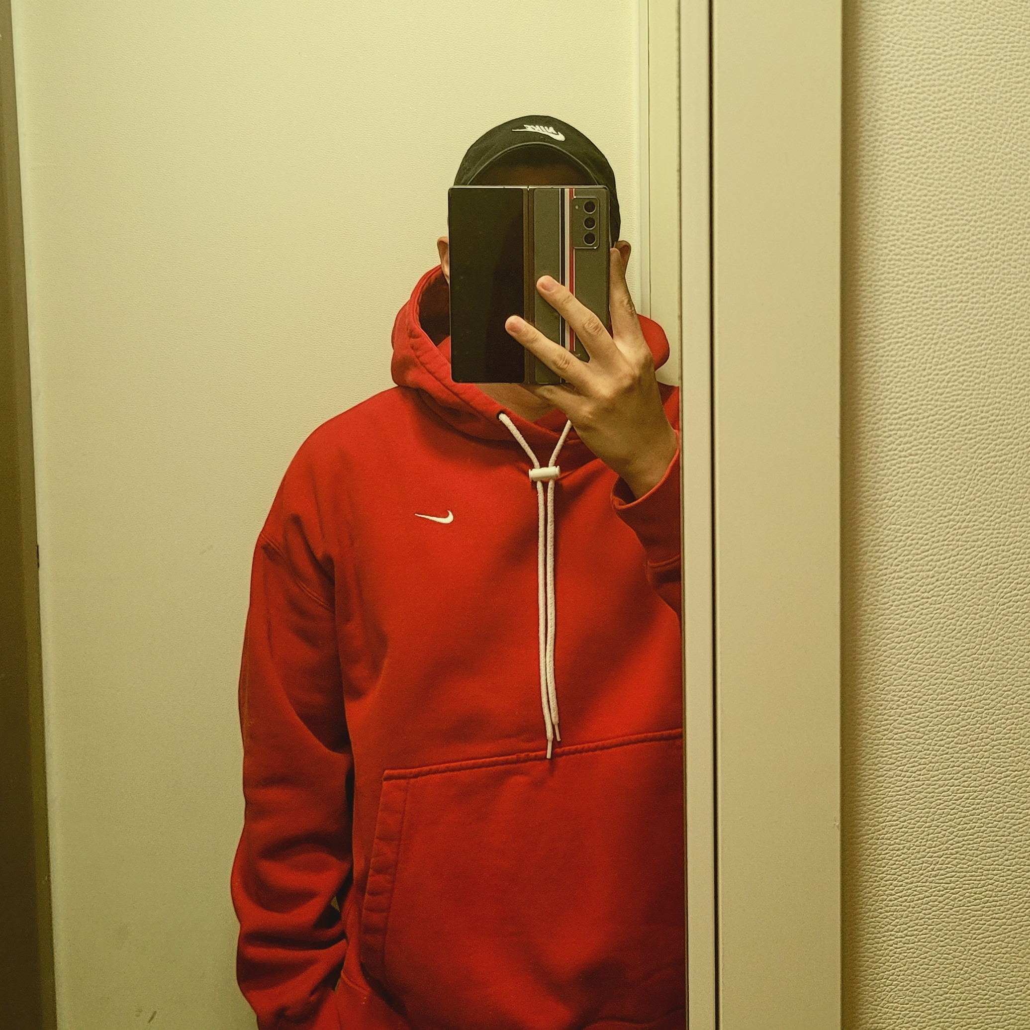 Nike M NRG Hoodie Red 착용 스타일