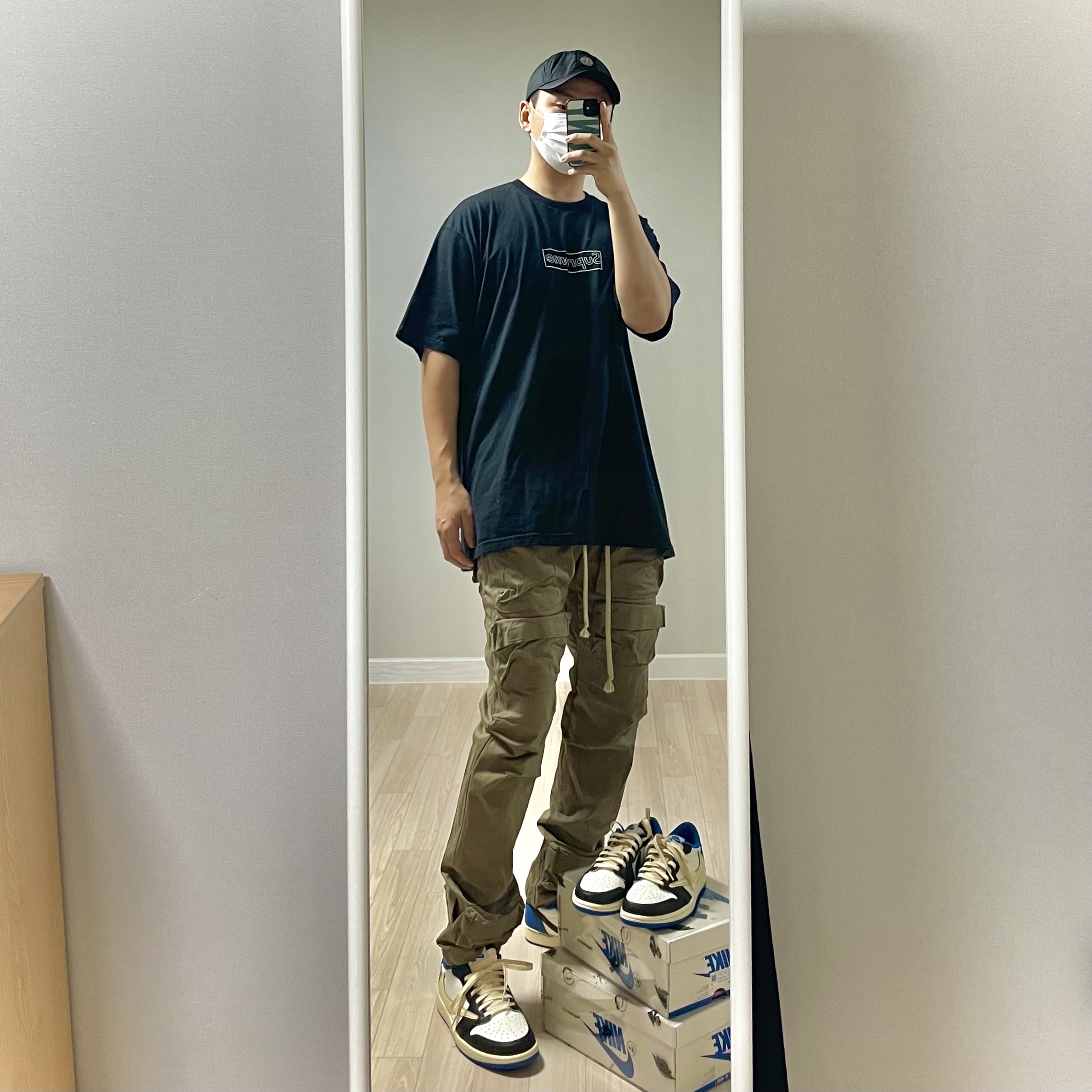 Essentials 3D Silicon Applique Pullover Hoodie Oatmeal/Oatmeal Heather/Light Heather Oatmeal 2020, Jordan 1 x Travis Scott x Fragment Retro Low OG SP Military Blue 착용 스타일 - 3