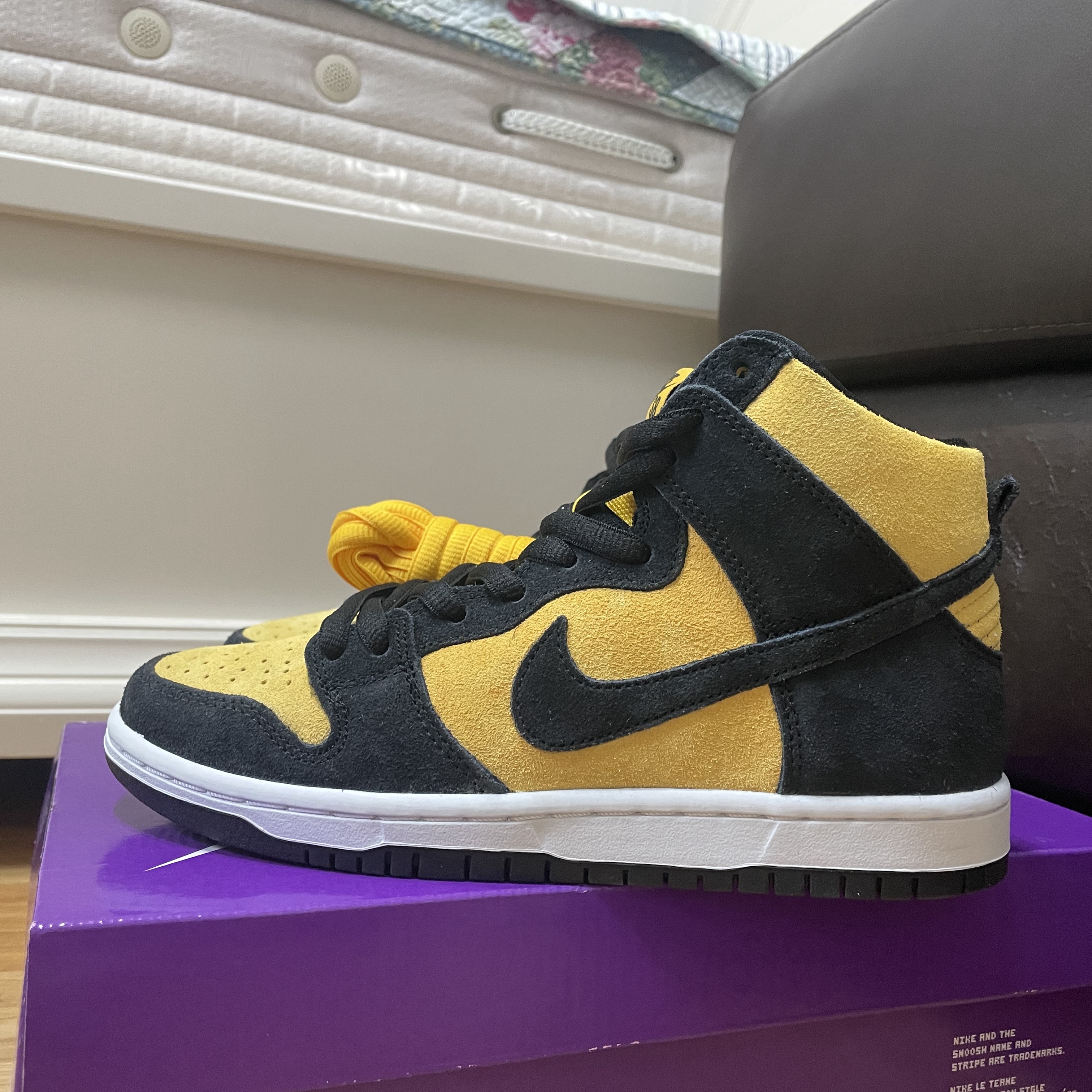 Nike SB Dunk High Pro Maize and Black 착용 스타일 - 3