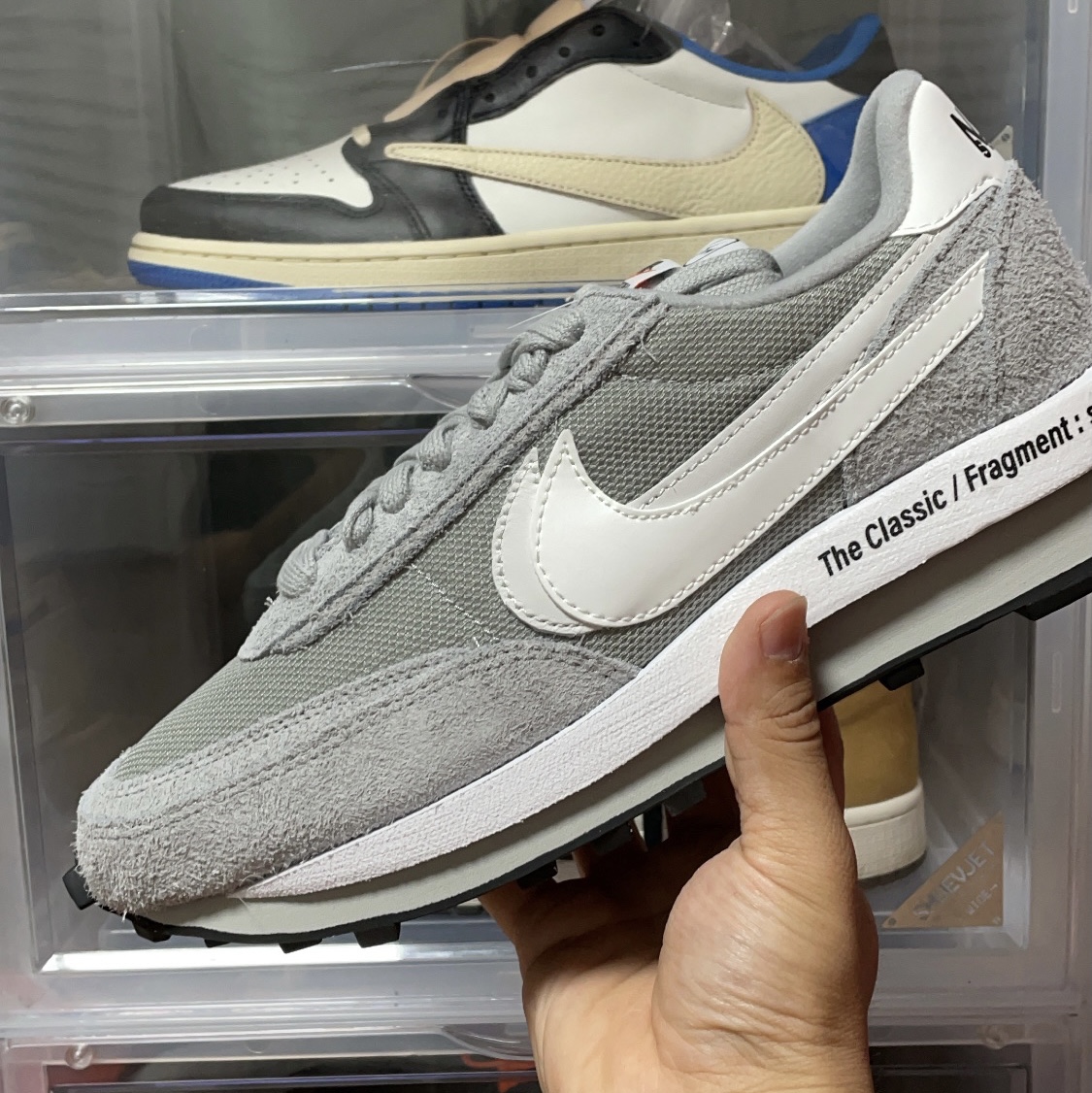 Nike x Sacai x Fragment LDWaffle Light Smoke Grey, Jordan 1 x Travis Scott x Fragment Retro Low OG SP Military Blue 착용 스타일
